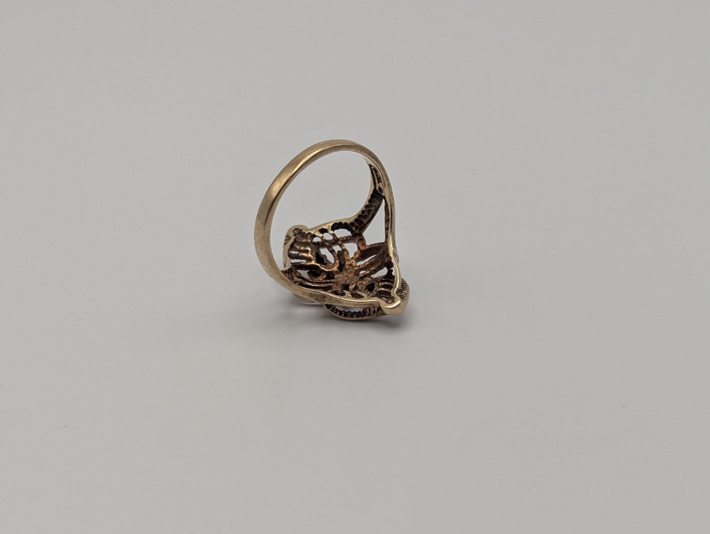 Vintage 10k Black Hills Gold Leaf Multi-Tone Gold Signet Statement Ring