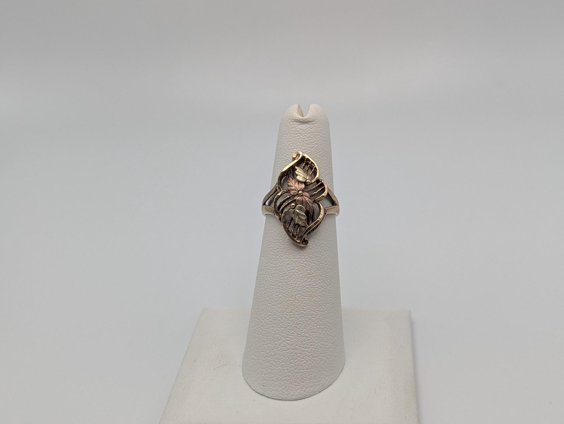 Vintage 10k Black Hills Gold Leaf Multi-Tone Gold Signet Statement Ring