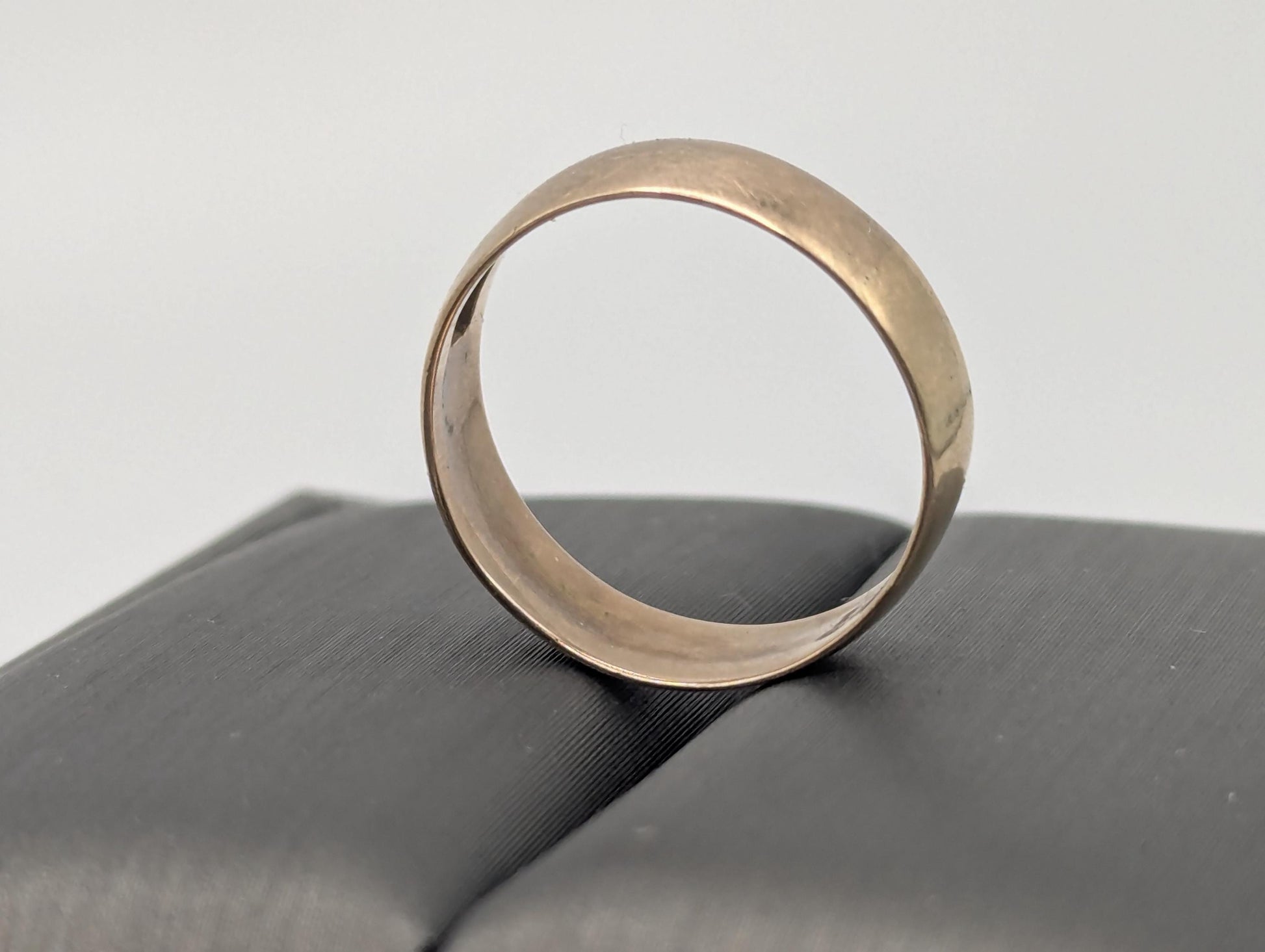 14k Yellow Gold Cigar Band Style Wedding Band. Wedding Ring. Anniversary Band.