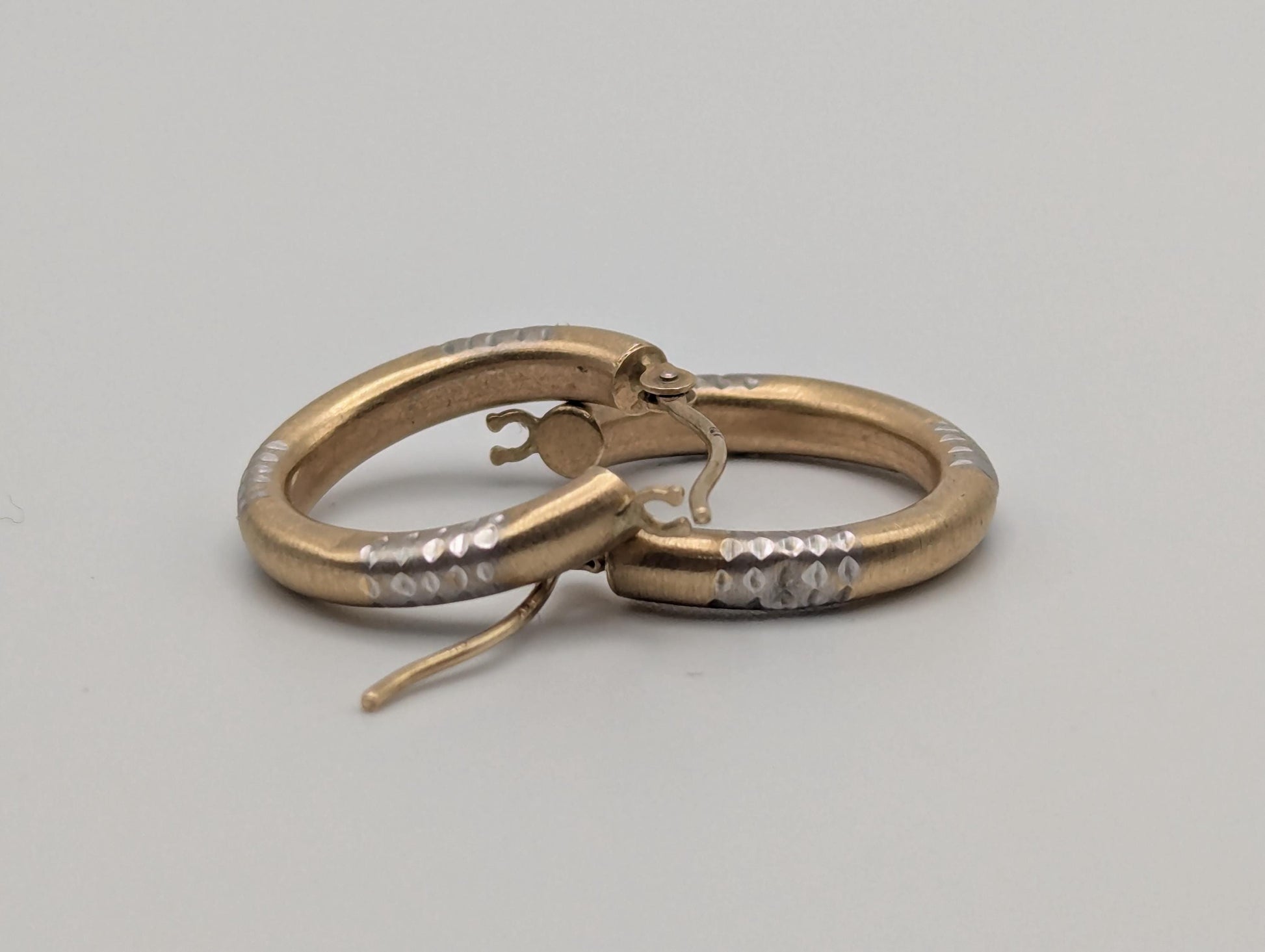 14k Vintage Two-Tone Gold Classic Etched Textured Hoop Earrings Dainty Gold Hoops Hinged