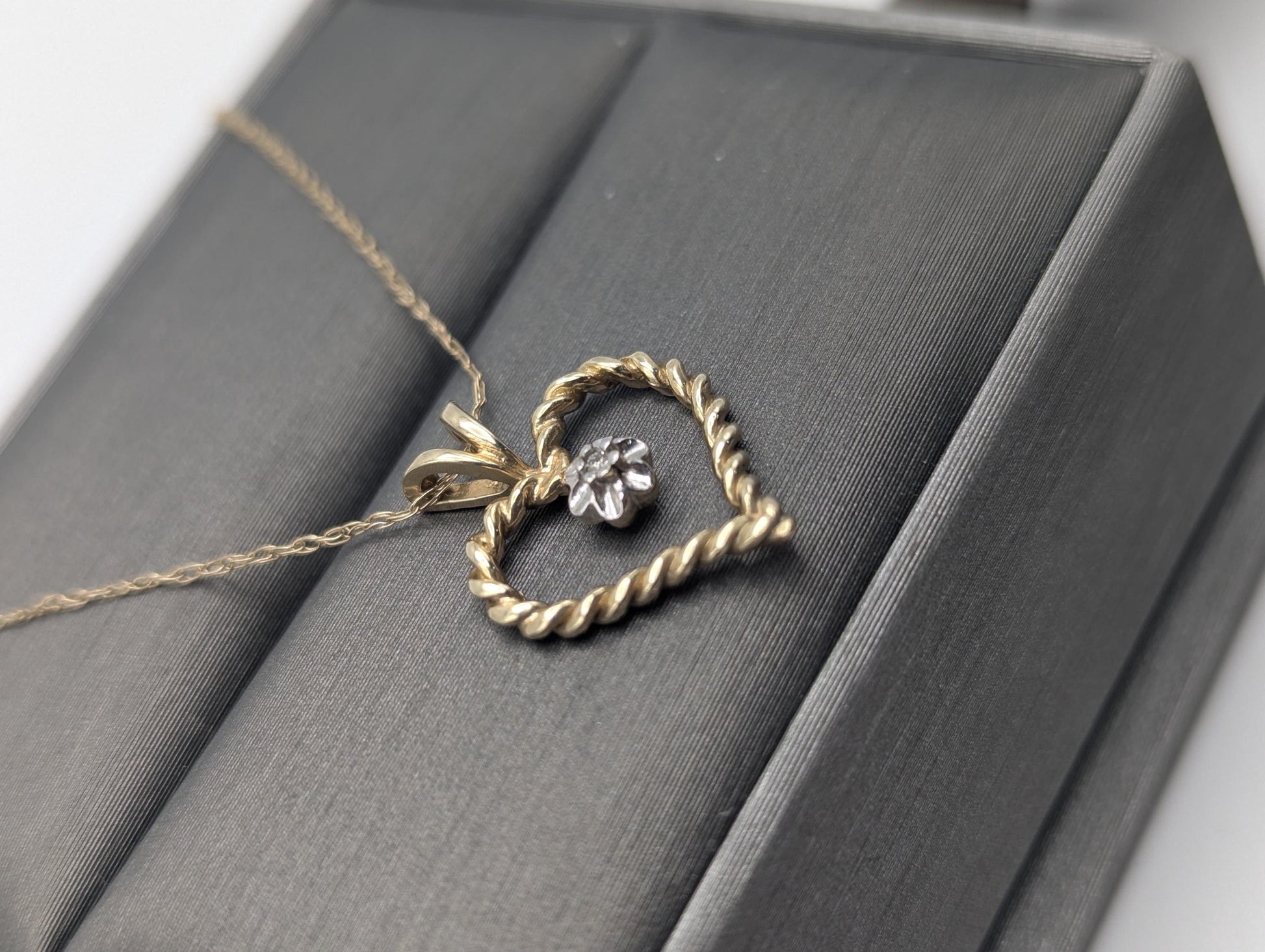 10K Gold Diamond Heart Pendant w/Gold Chain Necklace Love Heart