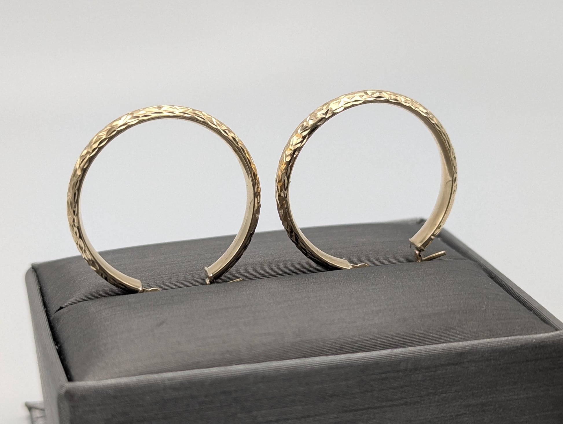 14k Vintage Yellow Gold Classic Etched Textured Hoop Earrings Gold Hoops Hinged