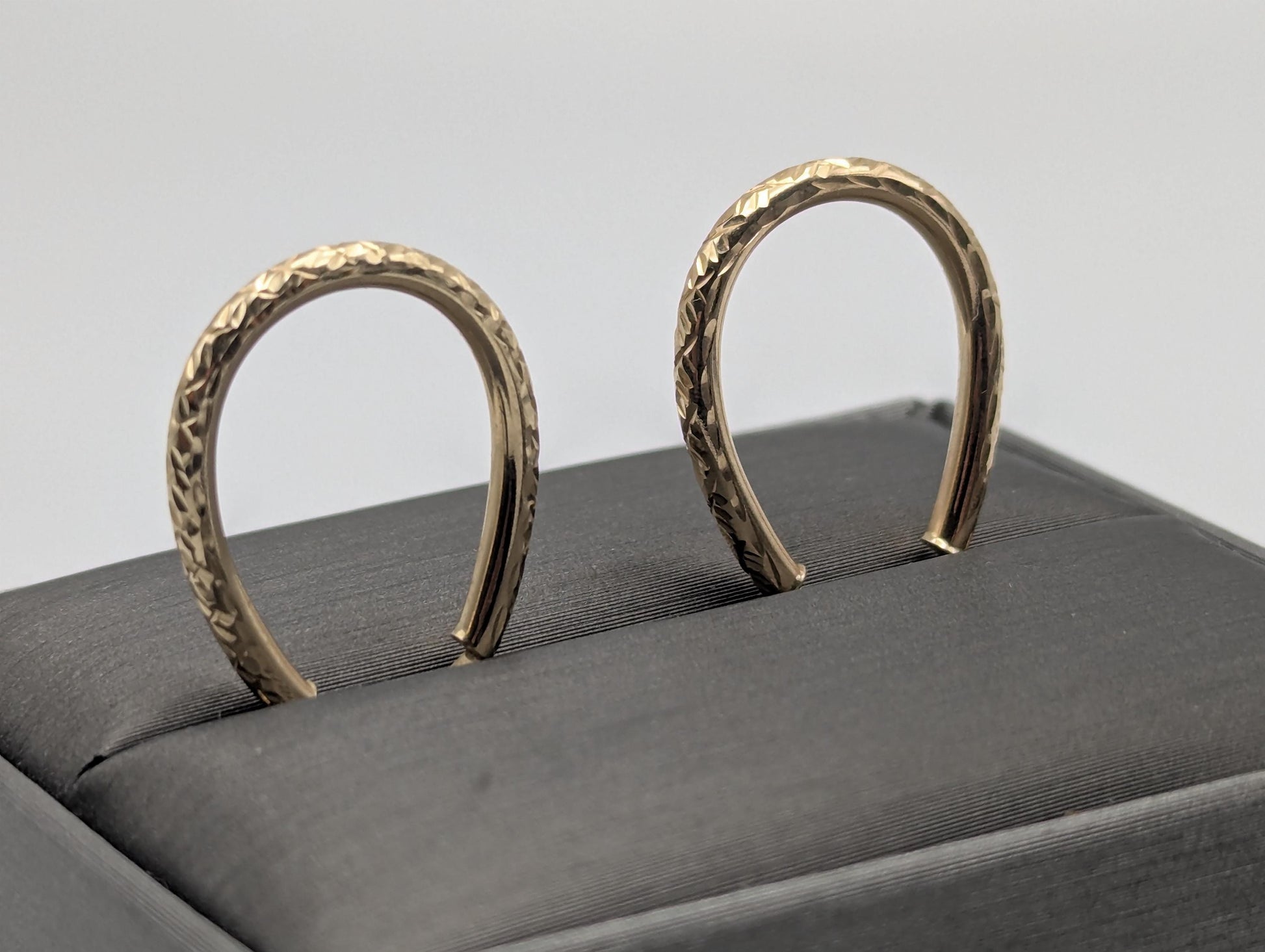 14k Vintage Yellow Gold Classic Etched Textured Hoop Earrings Gold Hoops Hinged