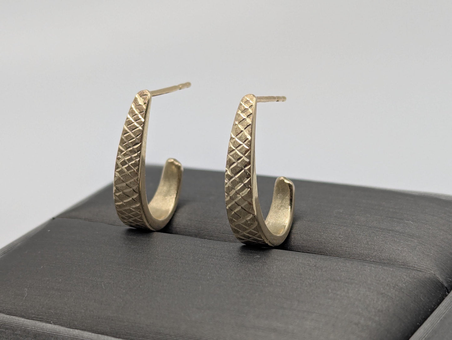 14k Yellow Gold Huggie Style Textured Hoop Earrings Womens Huggie Earrings