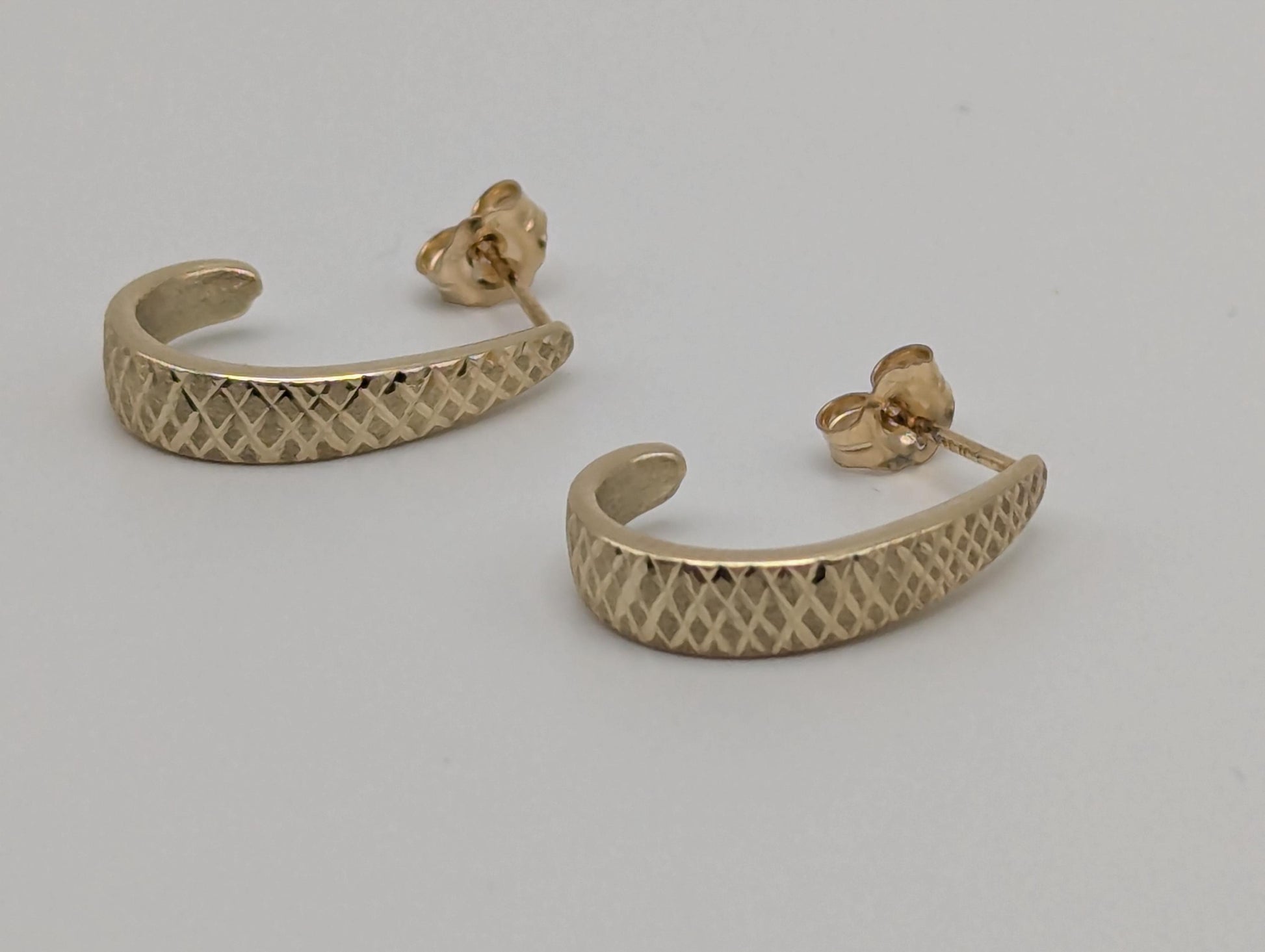 14k Yellow Gold Huggie Style Textured Hoop Earrings Womens Huggie Earrings