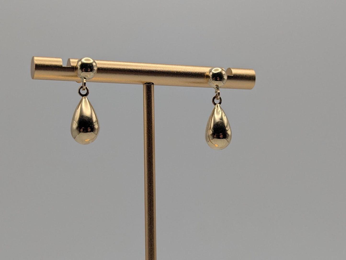 14K Yellow Gold Tear-Drop Earrings. Tear-Drop Dangle Earrings.