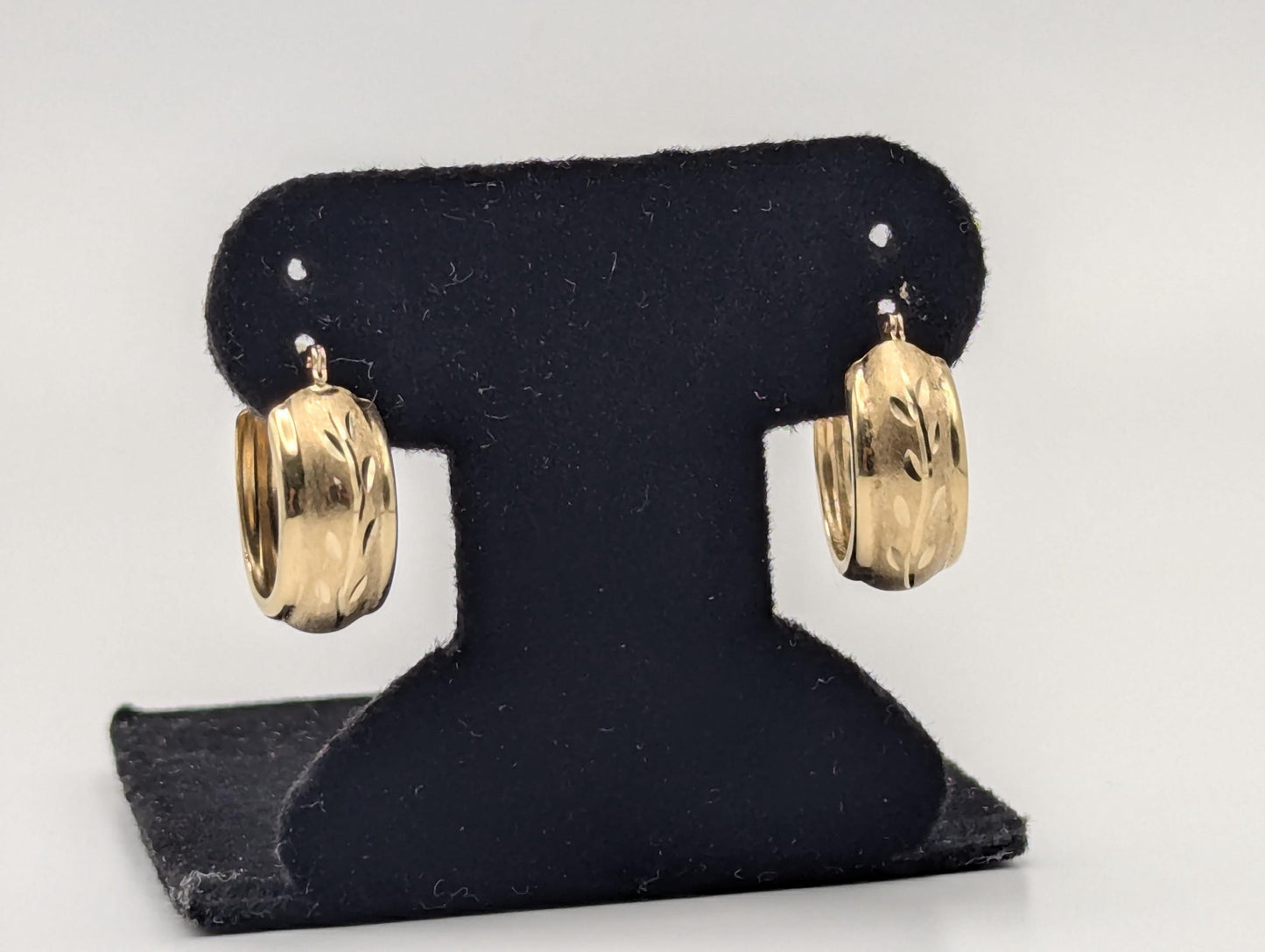 14k Vintage Yellow Gold Classic Etched Textured Small Hoop Earrings Gold Hoops Hinged