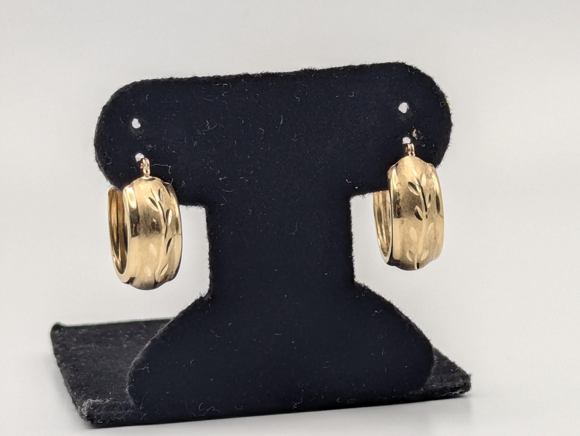 14k Vintage Yellow Gold Classic Etched Textured Small Hoop Earrings Gold Hoops Hinged