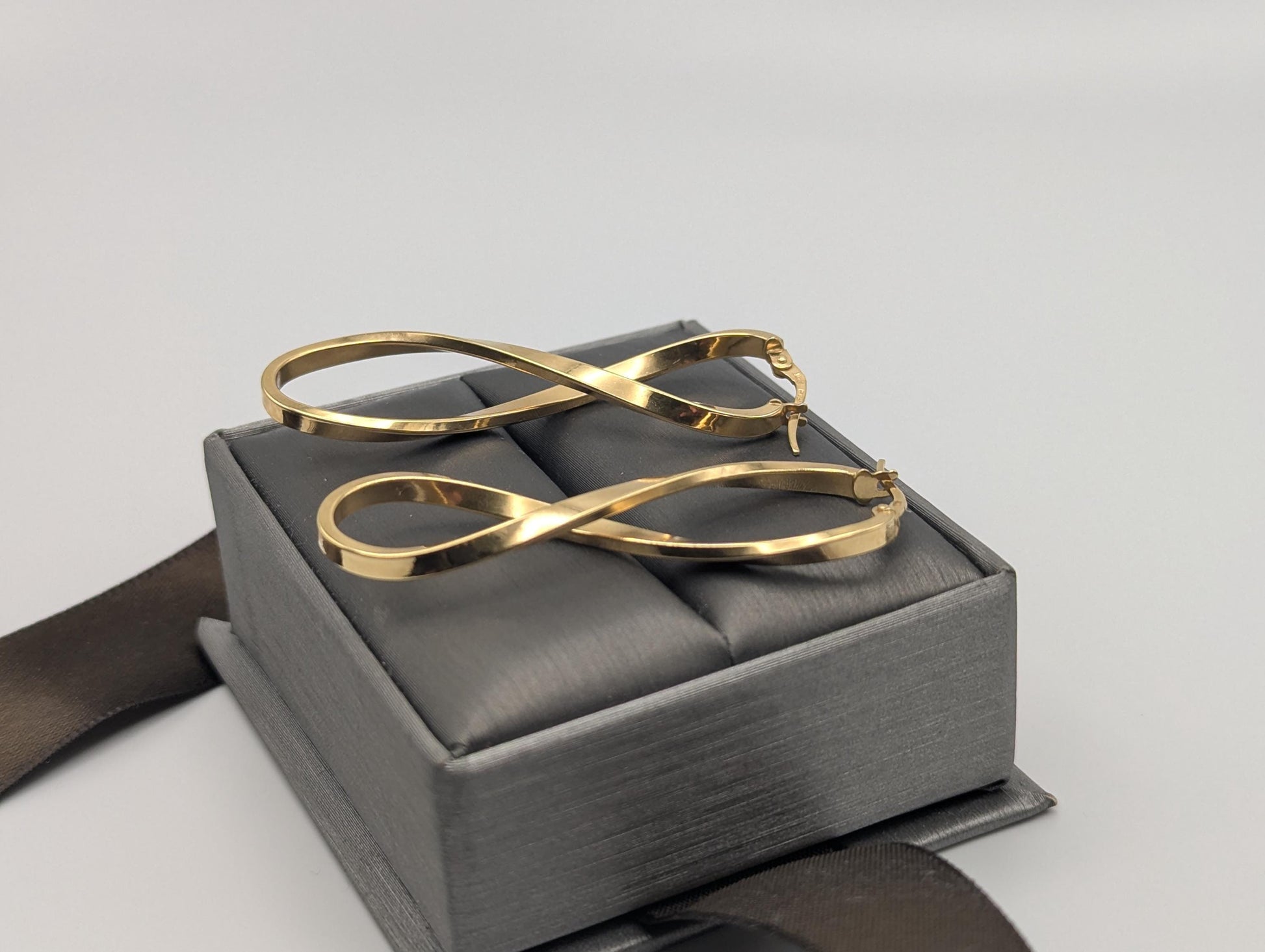 14k ITALY Twisted Long Infinity Hoop Earrings. Etched Twisted Hoops