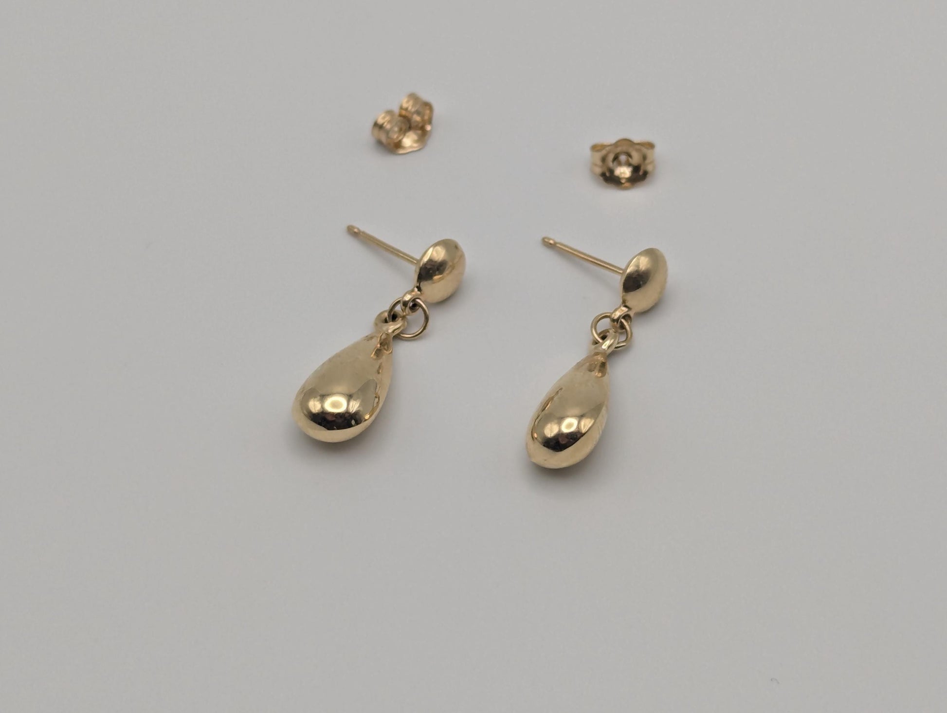 14K Yellow Gold Tear-Drop Earrings. Tear-Drop Dangle Earrings.