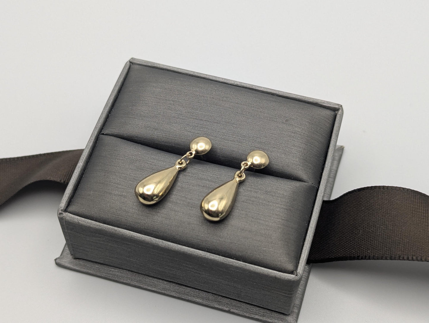 14K Yellow Gold Tear-Drop Earrings. Tear-Drop Dangle Earrings.