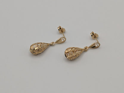 14K Yellow Gold Tear-Drop Filigree Earrings. Tear-Drop Dangle Earrings.