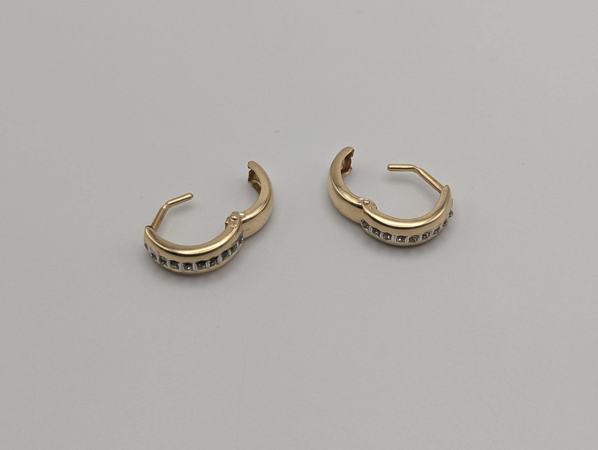 14k Multi-Gold Huggie Style Hoop Earrings Womens Small Huggie Earrings