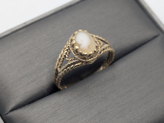 14k Vintage Yellow Gold Coral Cameo Ring. Cocktail Ring.Statement Band