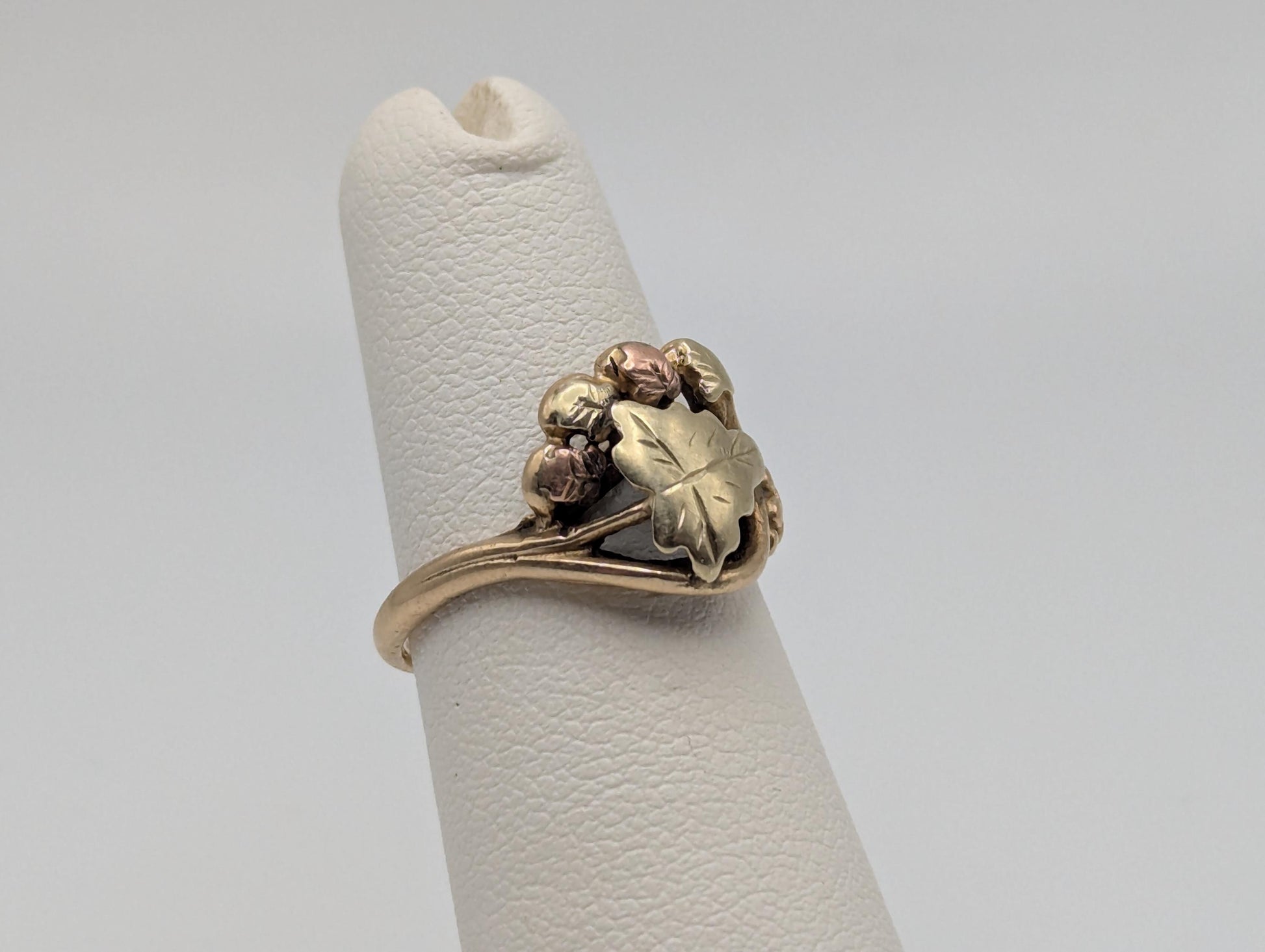 Vintage 10k 12k Black Hills Gold Leaf Multi-tone Gold Statement Ring