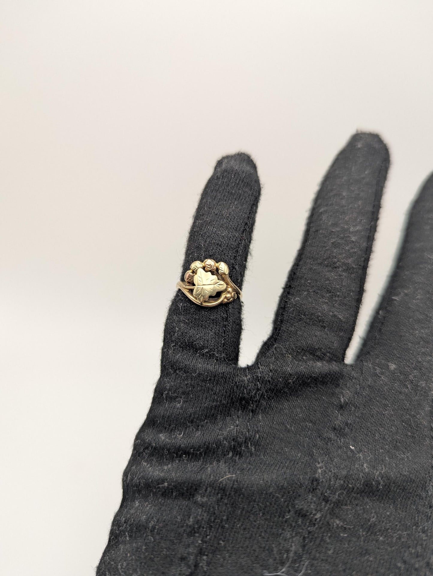 Vintage 10k 12k Black Hills Gold Leaf Multi-tone Gold Statement Ring