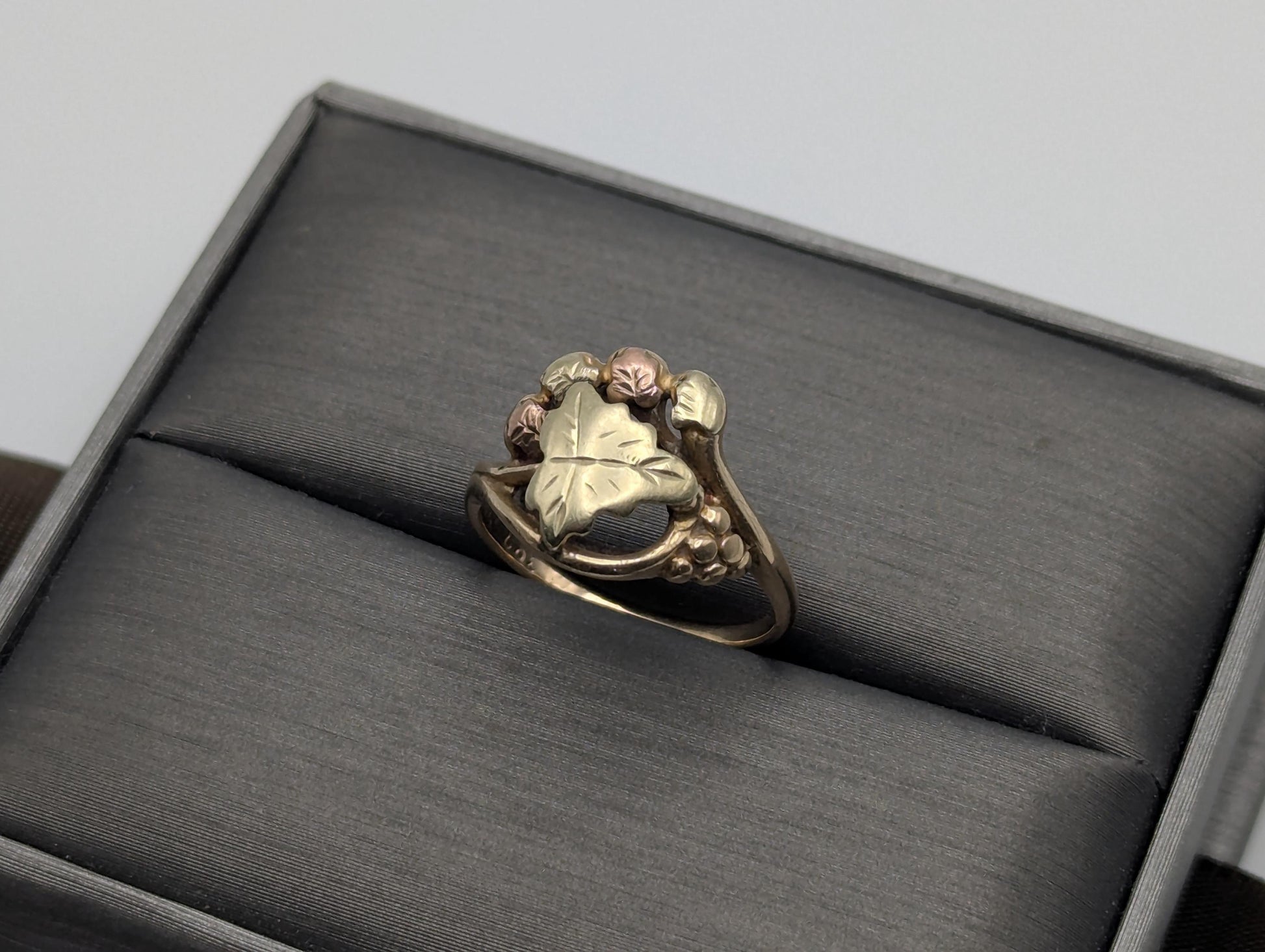 Vintage 10k 12k Black Hills Gold Leaf Multi-tone Gold Statement Ring