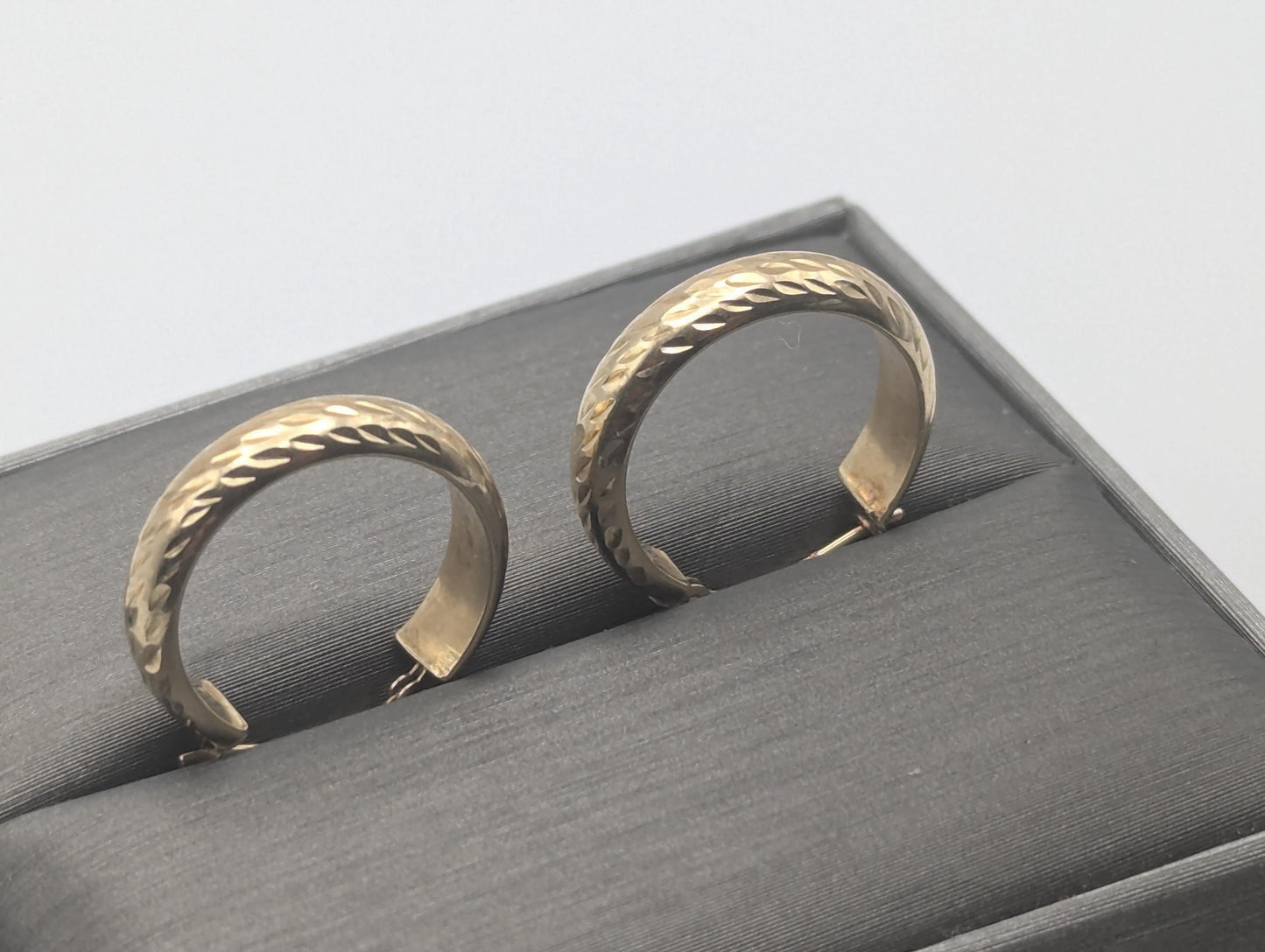 14k Yellow Gold Etched Hoop Earrings Classic Gold Hoops