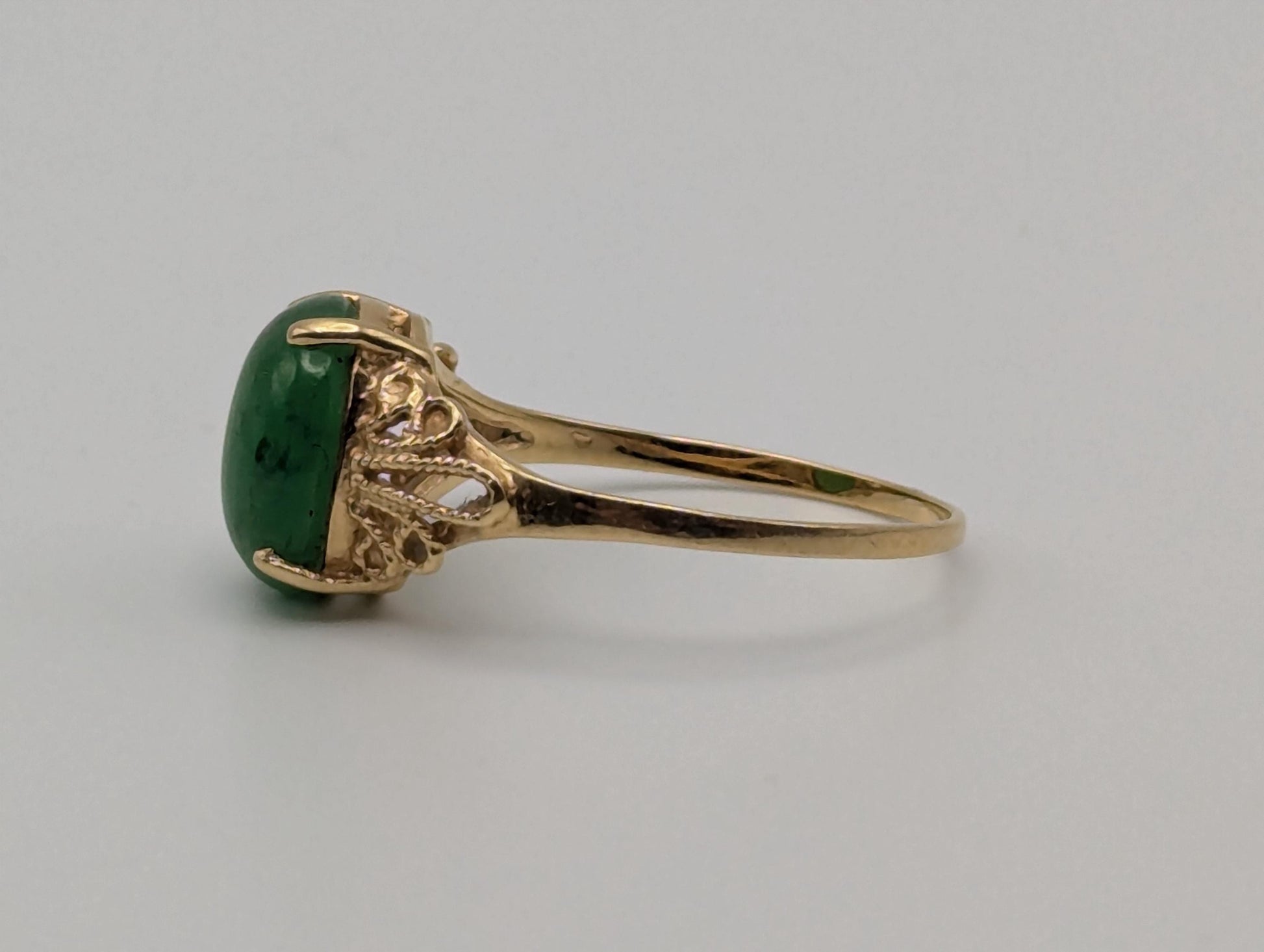 Vintage 18k Yellow Gold Genuine Jade Filigree Ring Cabochon Ring Dinner Statement Ring