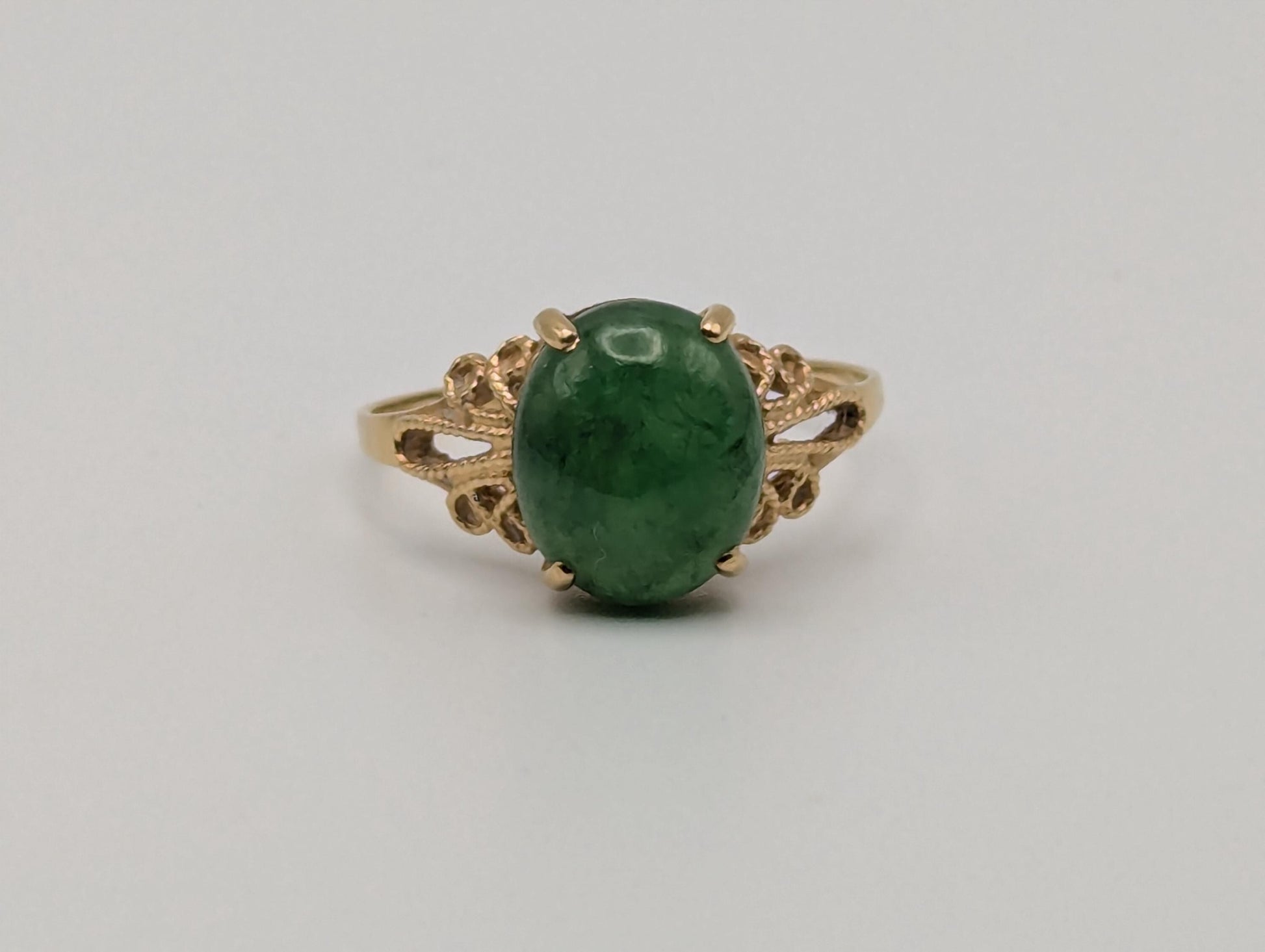 Vintage 18k Yellow Gold Genuine Jade Filigree Ring Cabochon Ring Dinner Statement Ring
