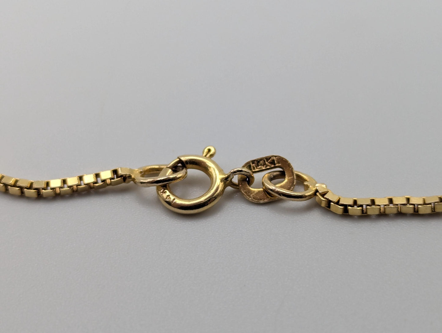 14k Yellow Gold Heavy 5.4 gr Box Chain Necklace 22-inch Box Chain Vintage Box Chain.