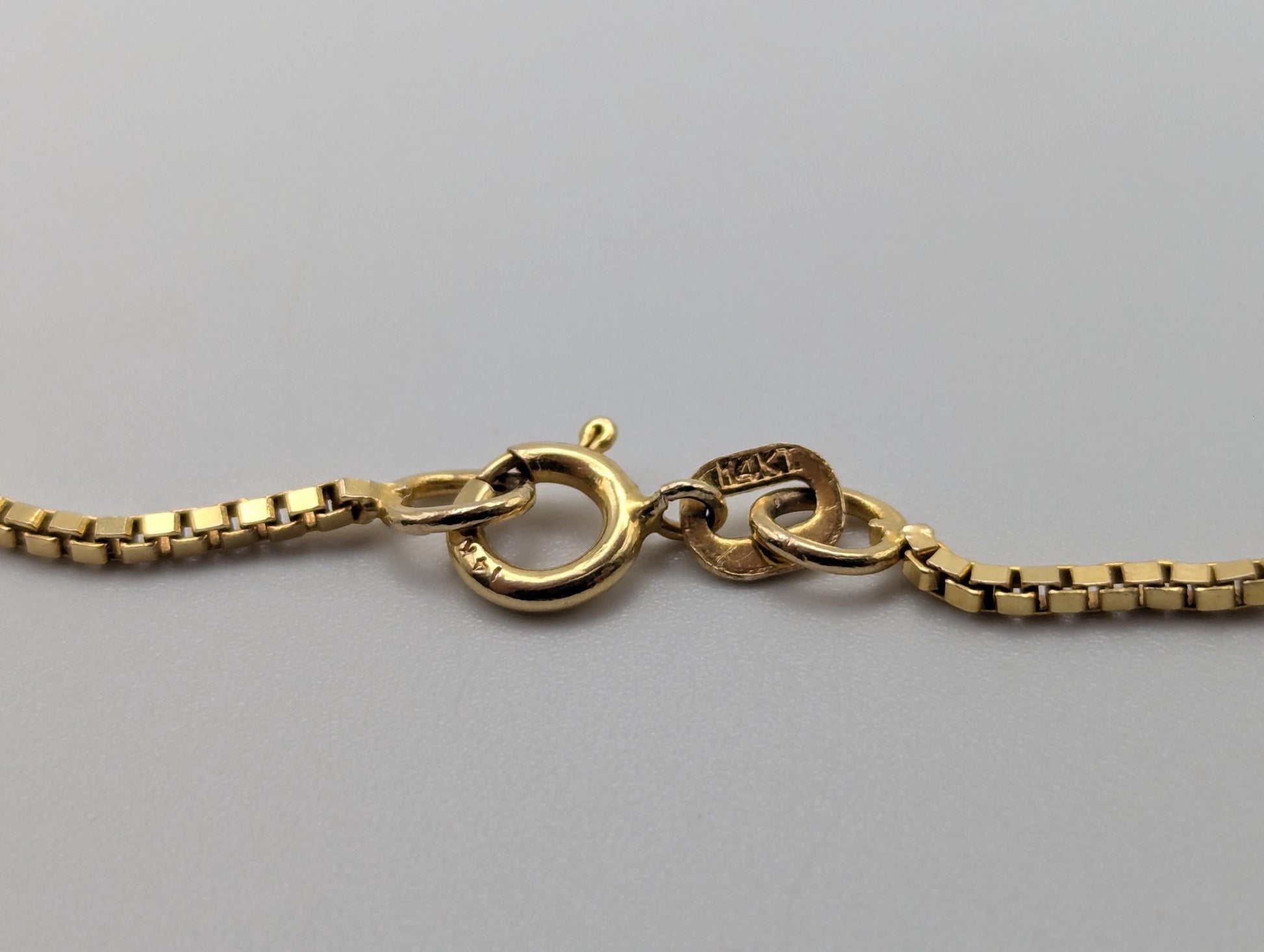 14k Yellow Gold Heavy 5.4 gr Box Chain Necklace 22-inch Box Chain Vintage Box Chain.