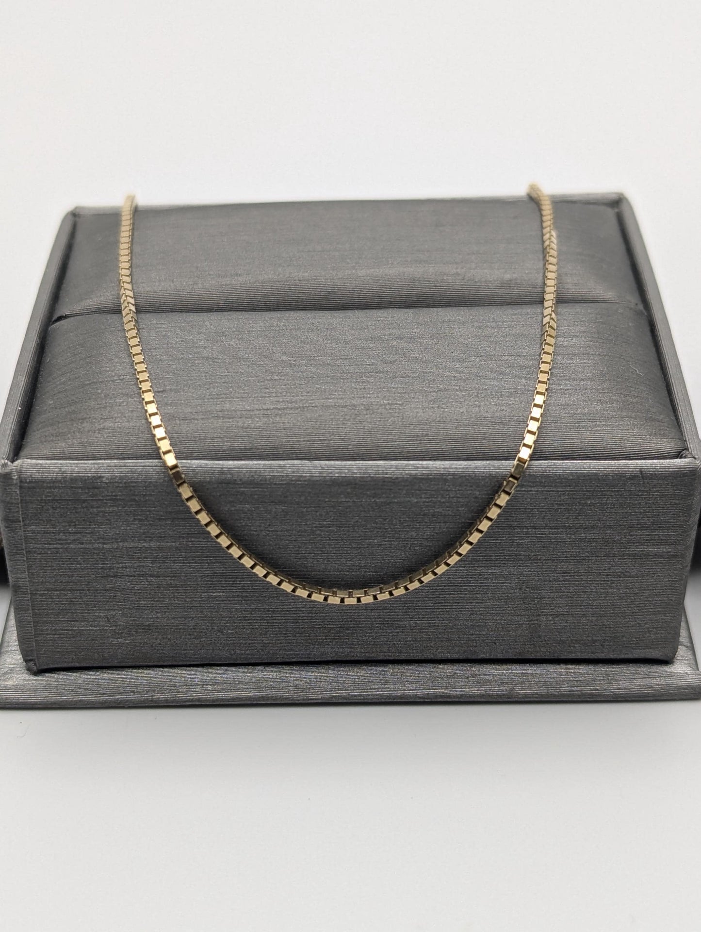 14k Yellow Gold Heavy 5.4 gr Box Chain Necklace 22-inch Box Chain Vintage Box Chain.