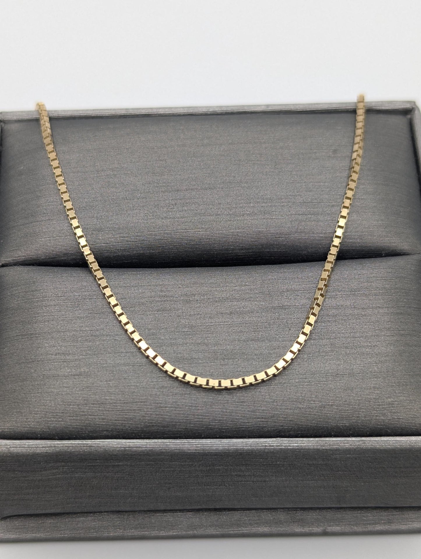14k Yellow Gold Heavy 5.4 gr Box Chain Necklace 22-inch Box Chain Vintage Box Chain.