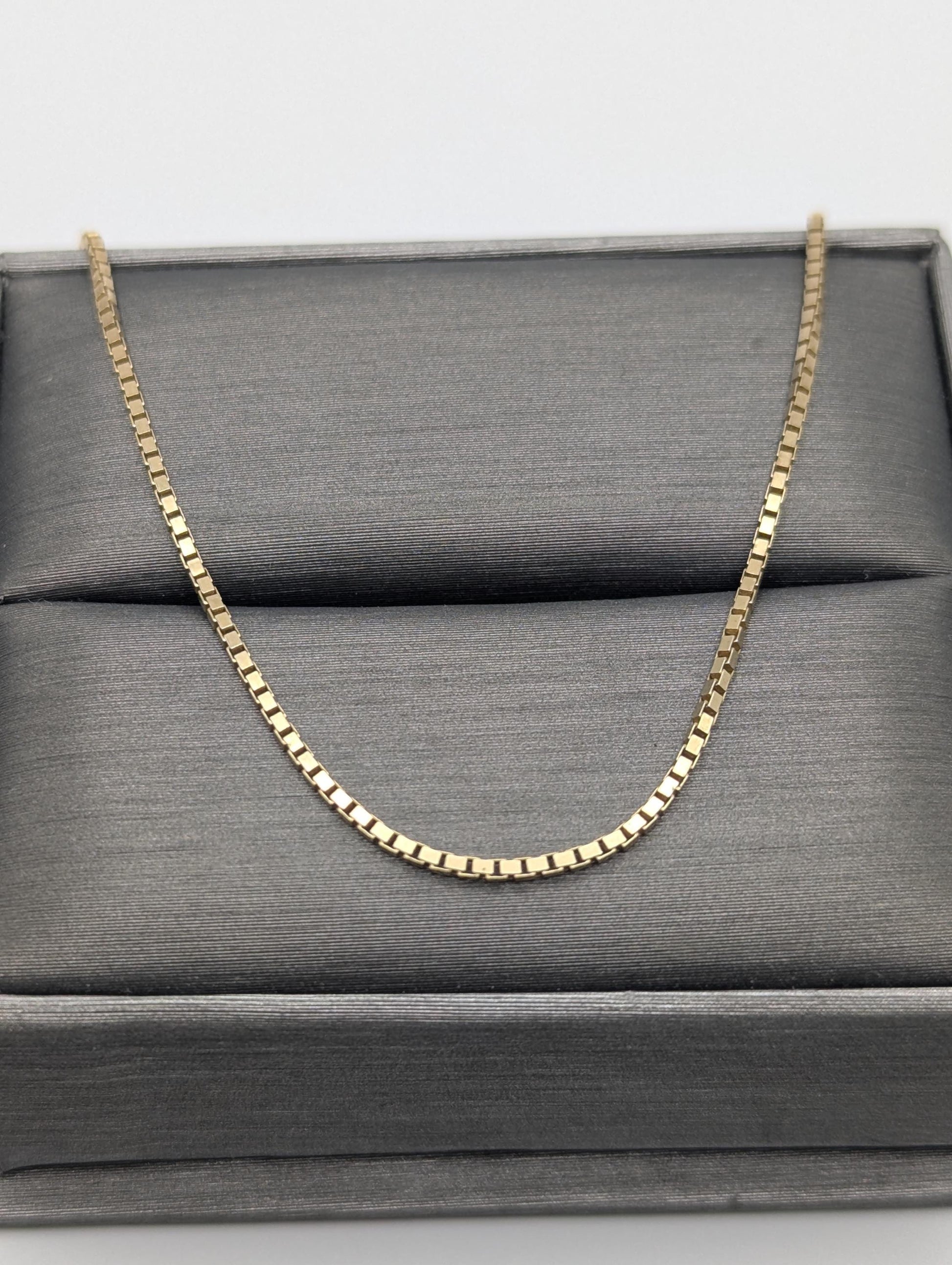 14k Yellow Gold Heavy 5.4 gr Box Chain Necklace 22-inch Box Chain Vintage Box Chain.