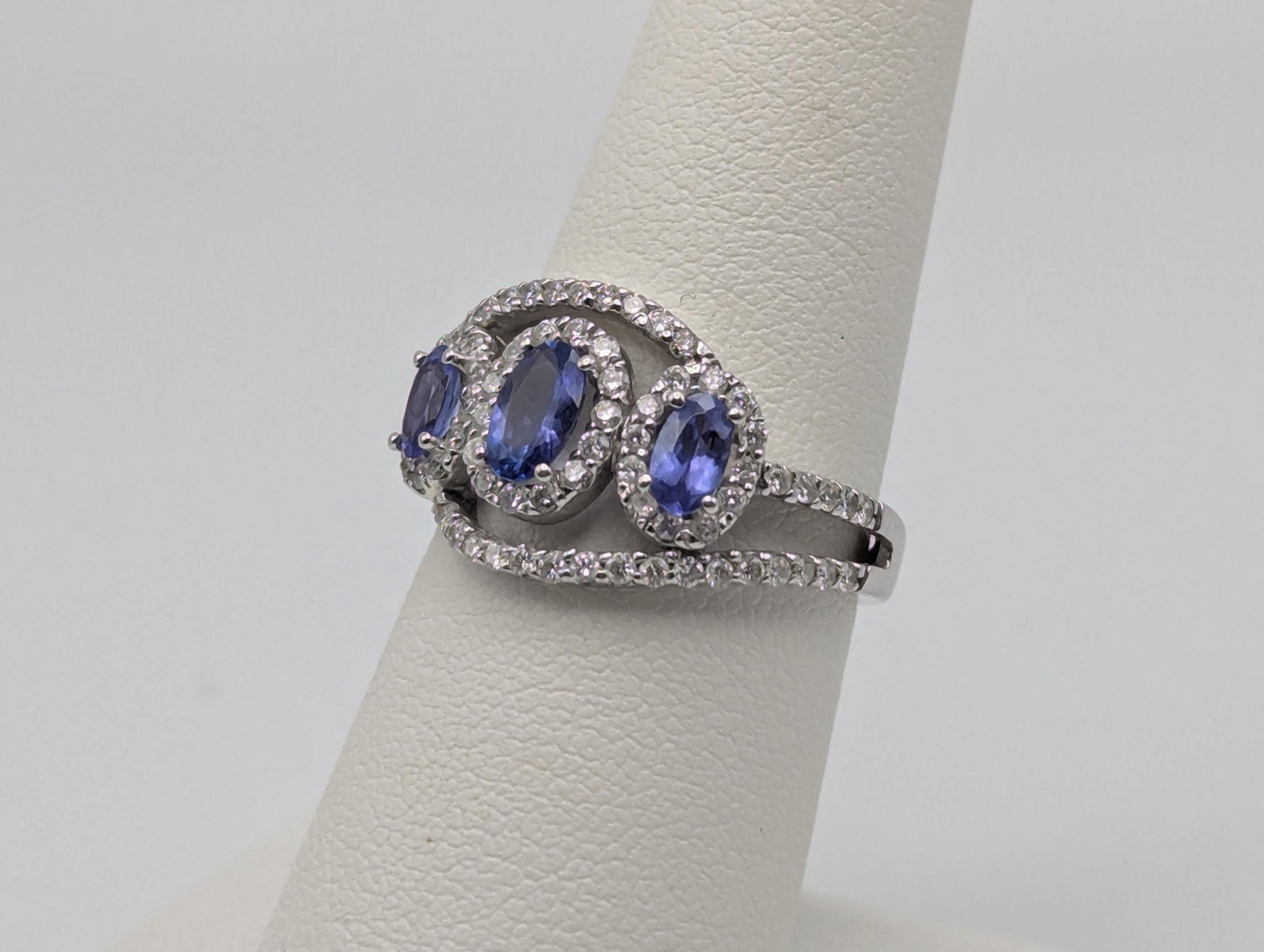 14k Whit Gold Triple Stone Tanzanite Diamond Ring Vintage Promise Ring Cocktail Ring