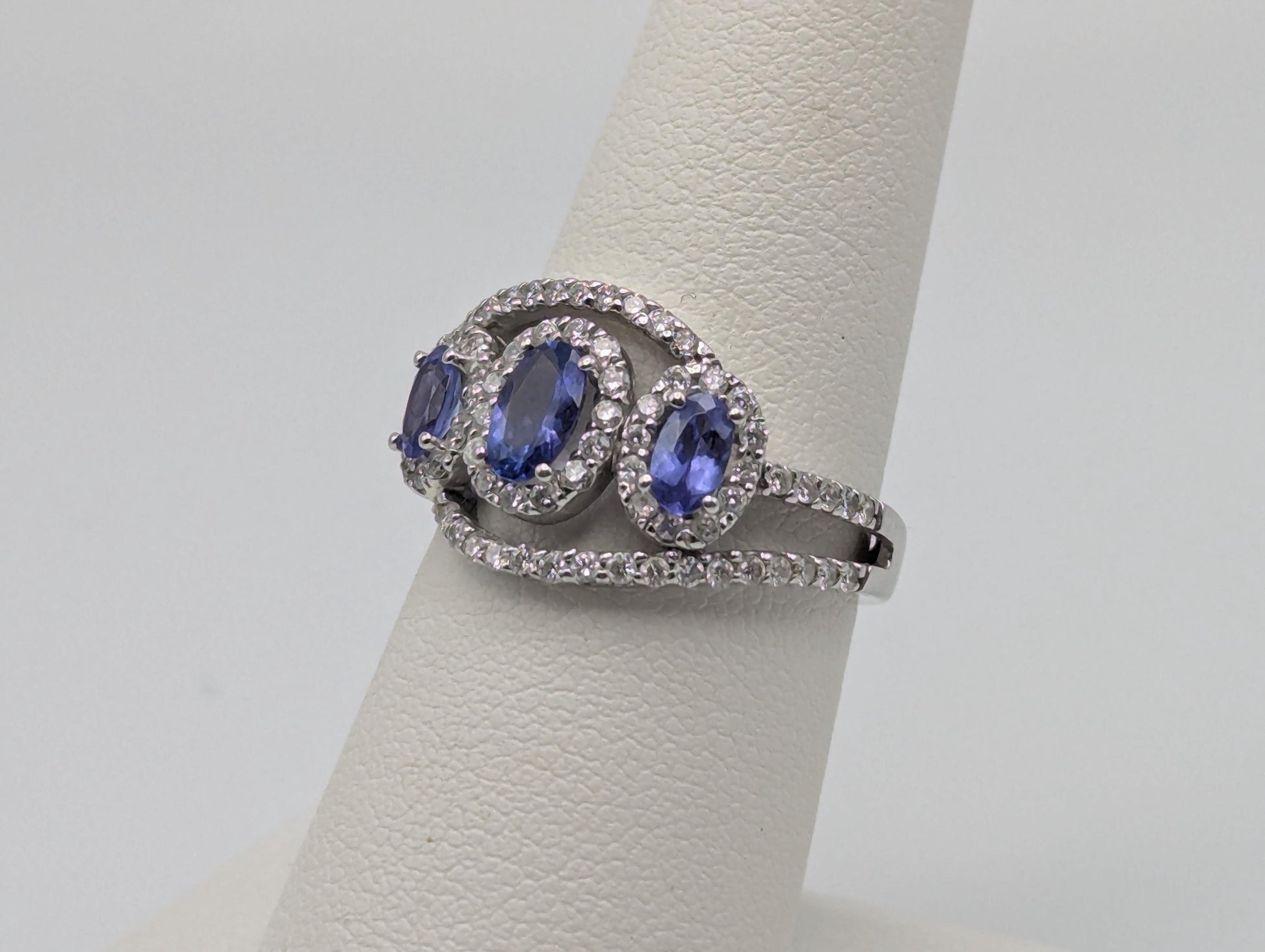 14k Whit Gold Triple Stone Tanzanite Diamond Ring Vintage Promise Ring Cocktail Ring