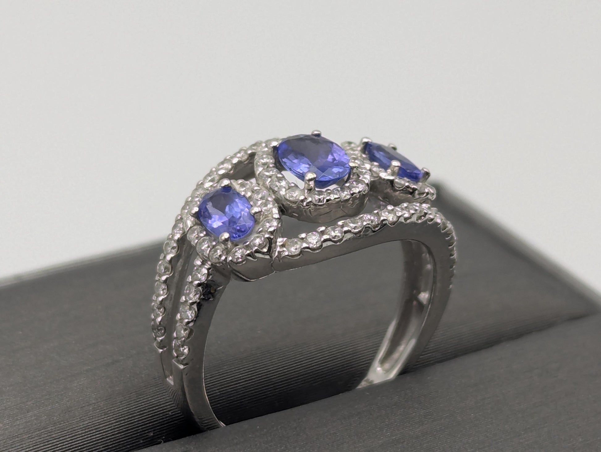 14k Whit Gold Triple Stone Tanzanite Diamond Ring Vintage Promise Ring Cocktail Ring
