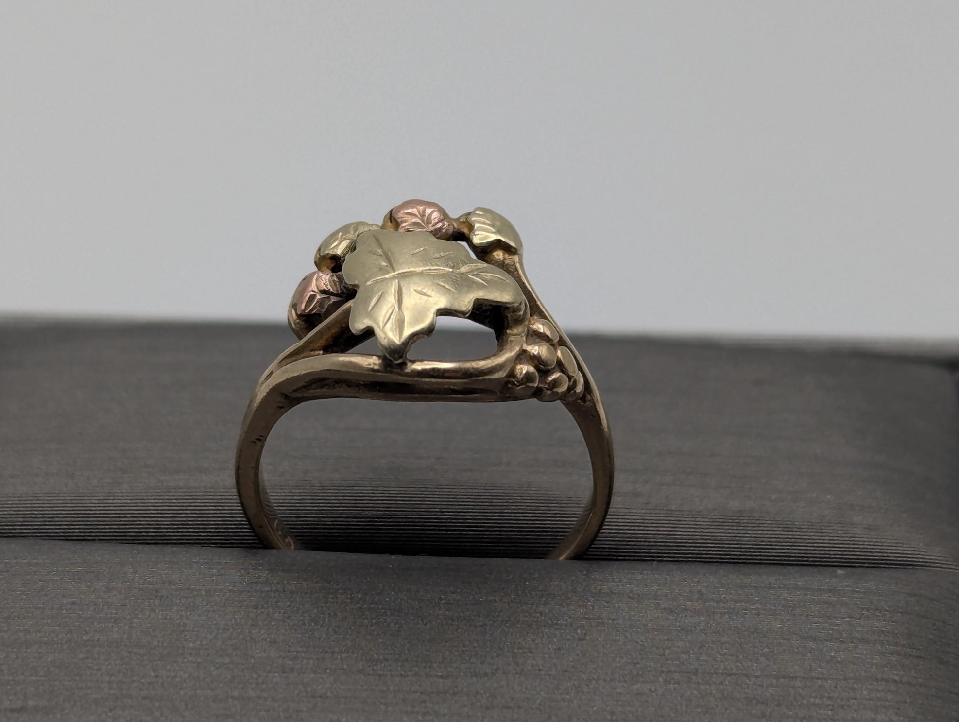 Vintage 10k 12k Black Hills Gold Leaf Multi-tone Gold Statement Ring