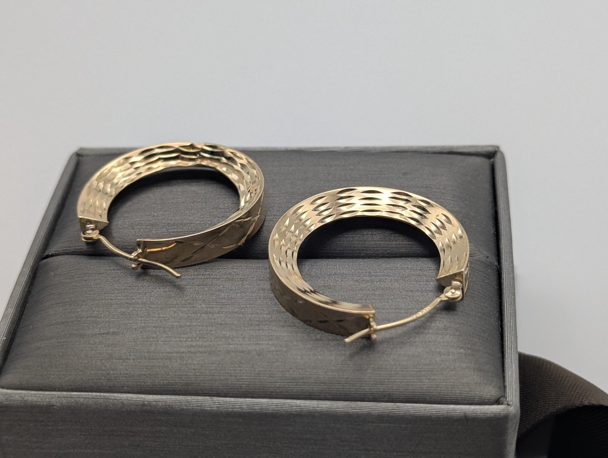14k Vintage Yellow Gold Classic Etched Textured Hoop Earrings Gold Hoops Hinged