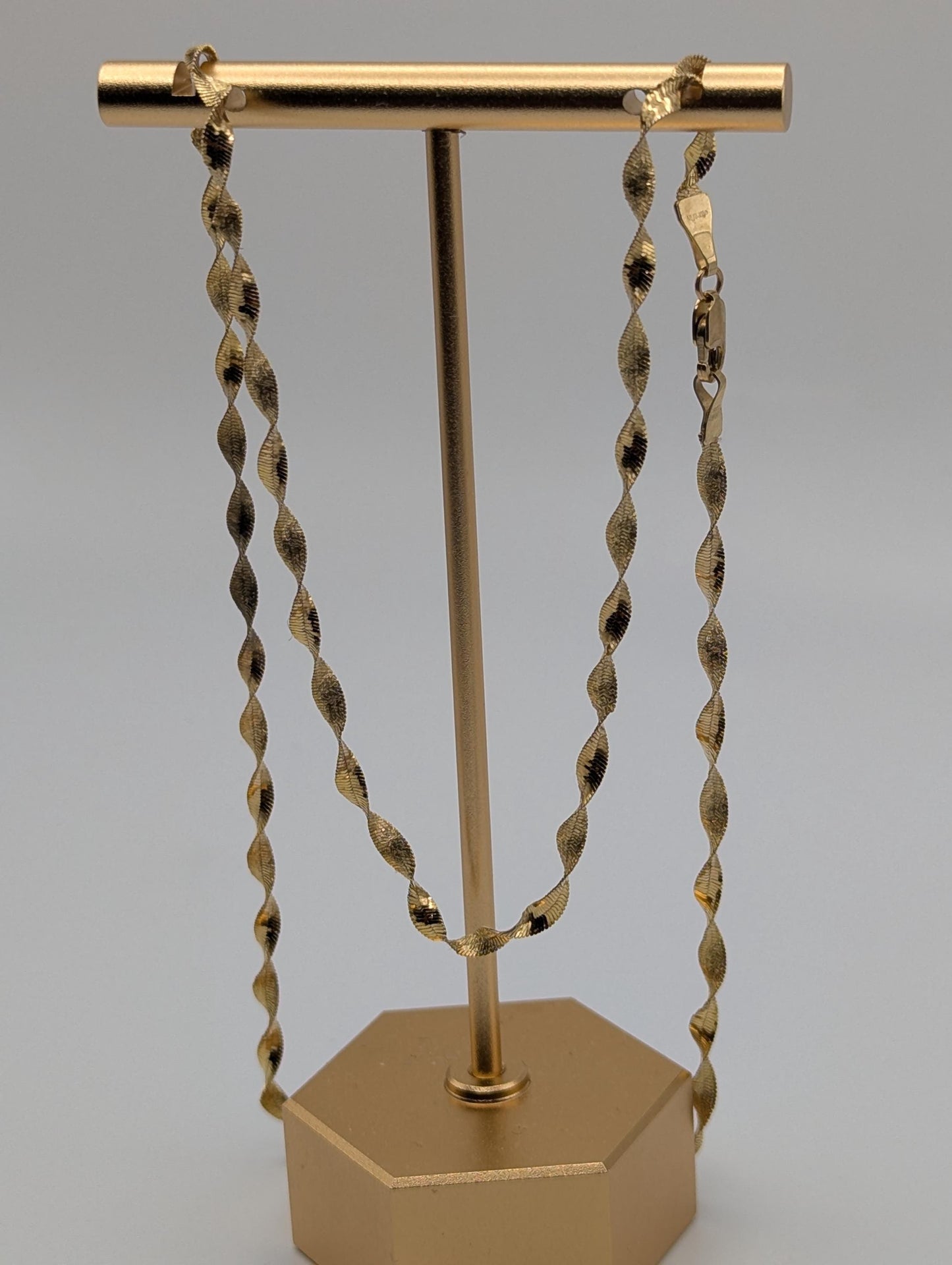 14k Italy Yellow Gold Twisted Herring Bone Necklace Chain 18 Inch Womens