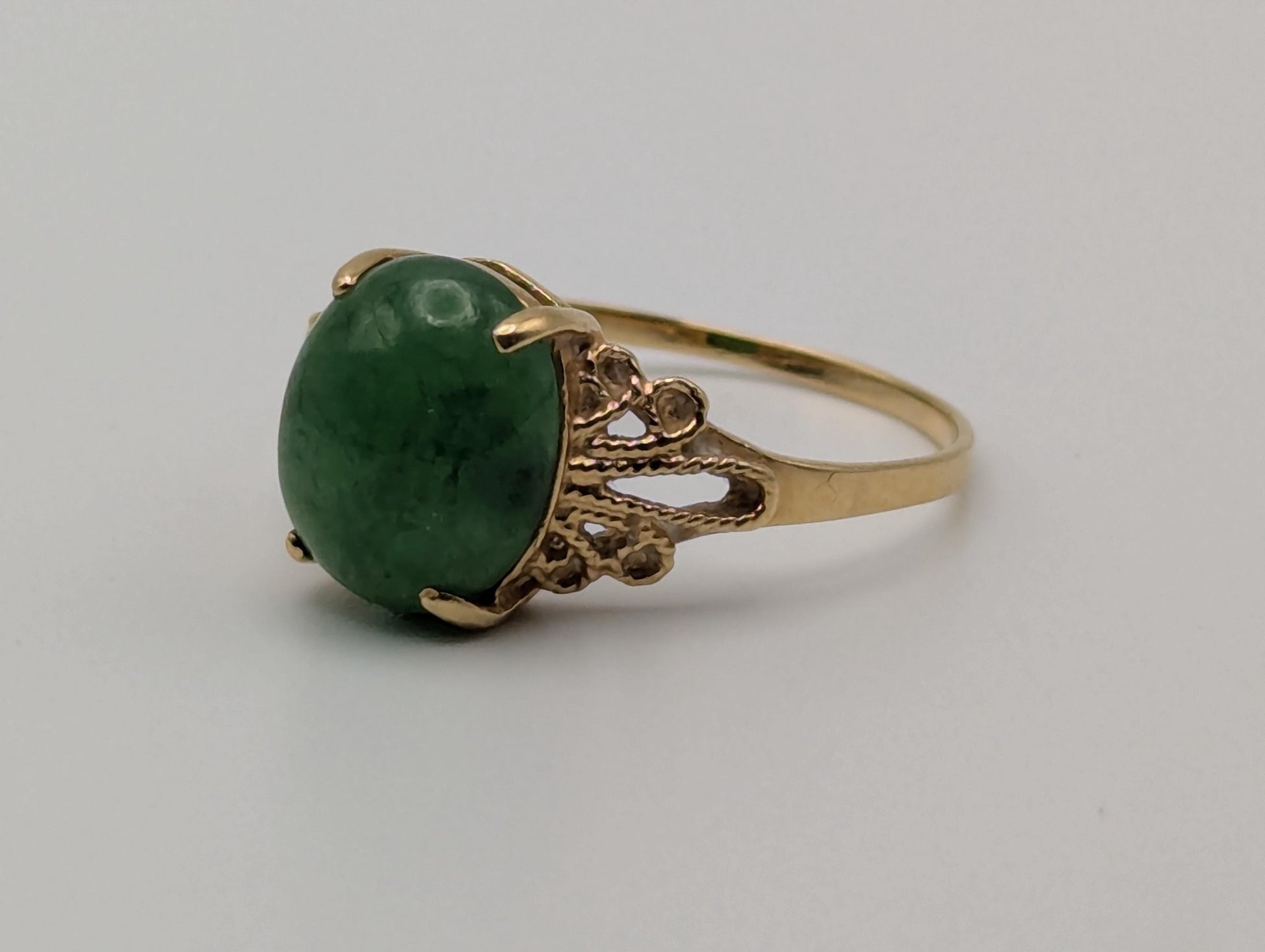 Vintage 18k Yellow Gold Genuine Jade Filigree Ring Cabochon Ring Dinner Statement Ring