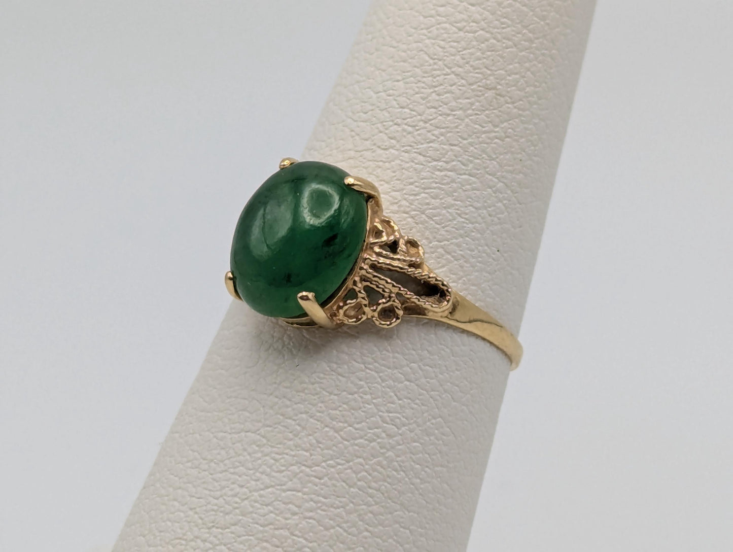Vintage 18k Yellow Gold Genuine Jade Filigree Ring Cabochon Ring Dinner Statement Ring