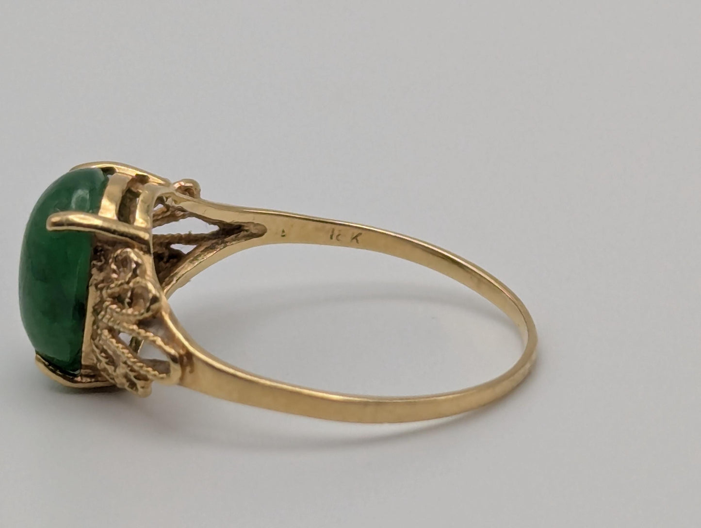 Vintage 18k Yellow Gold Genuine Jade Filigree Ring Cabochon Ring Dinner Statement Ring