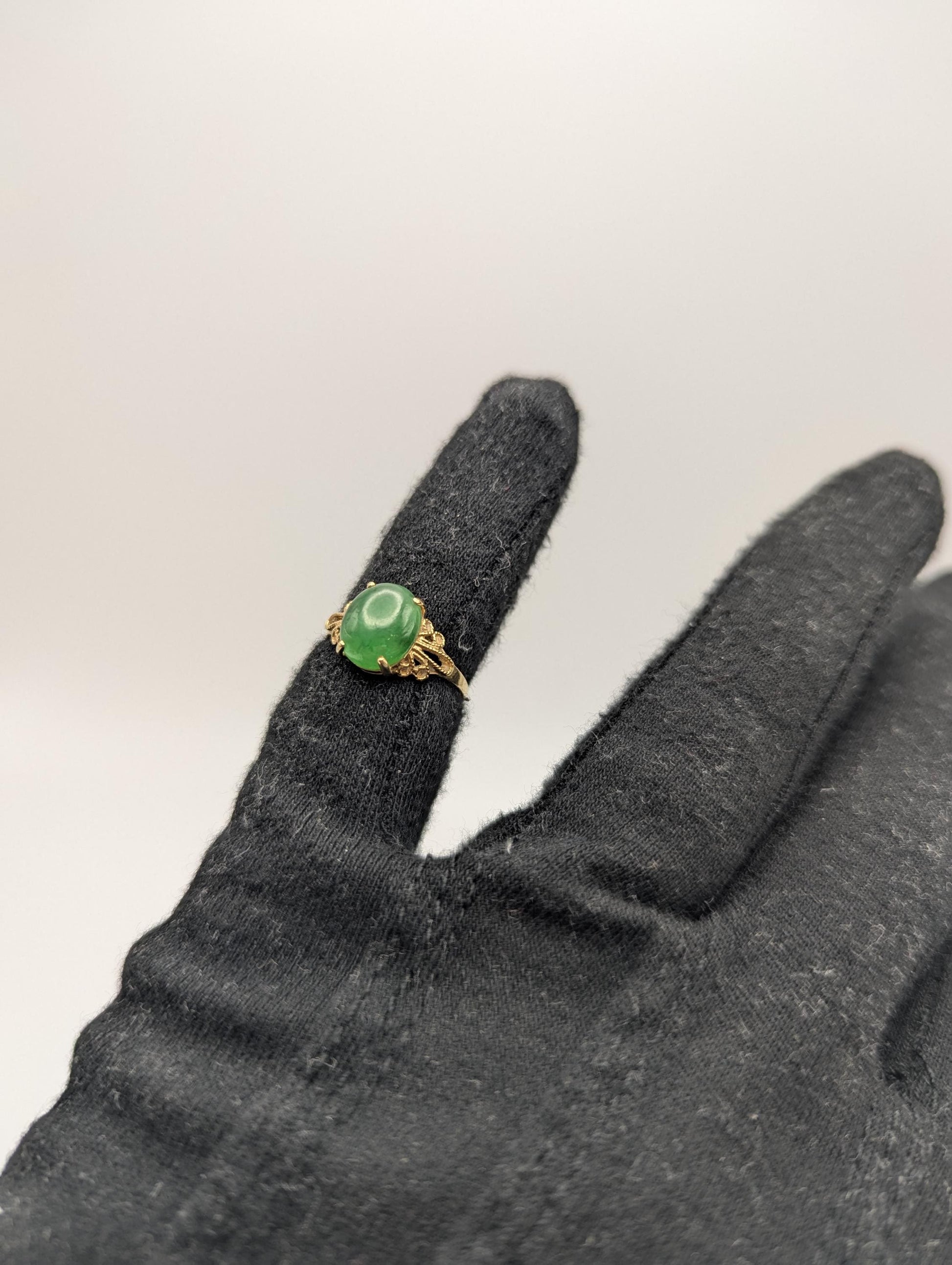 Vintage 18k Yellow Gold Genuine Jade Filigree Ring Cabochon Ring Dinner Statement Ring