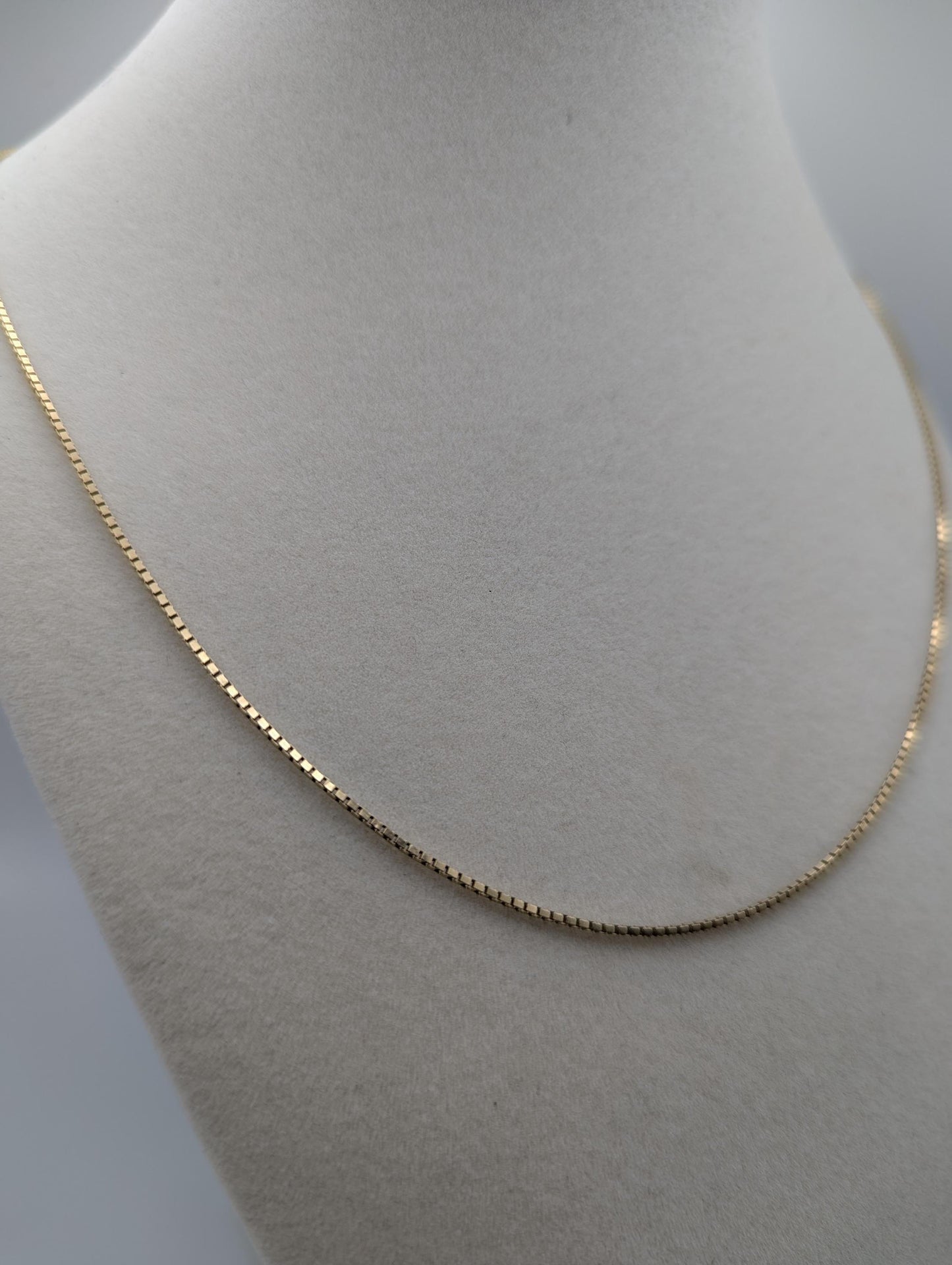 14k Yellow Gold Heavy 5.4 gr Box Chain Necklace 22-inch Box Chain Vintage Box Chain.