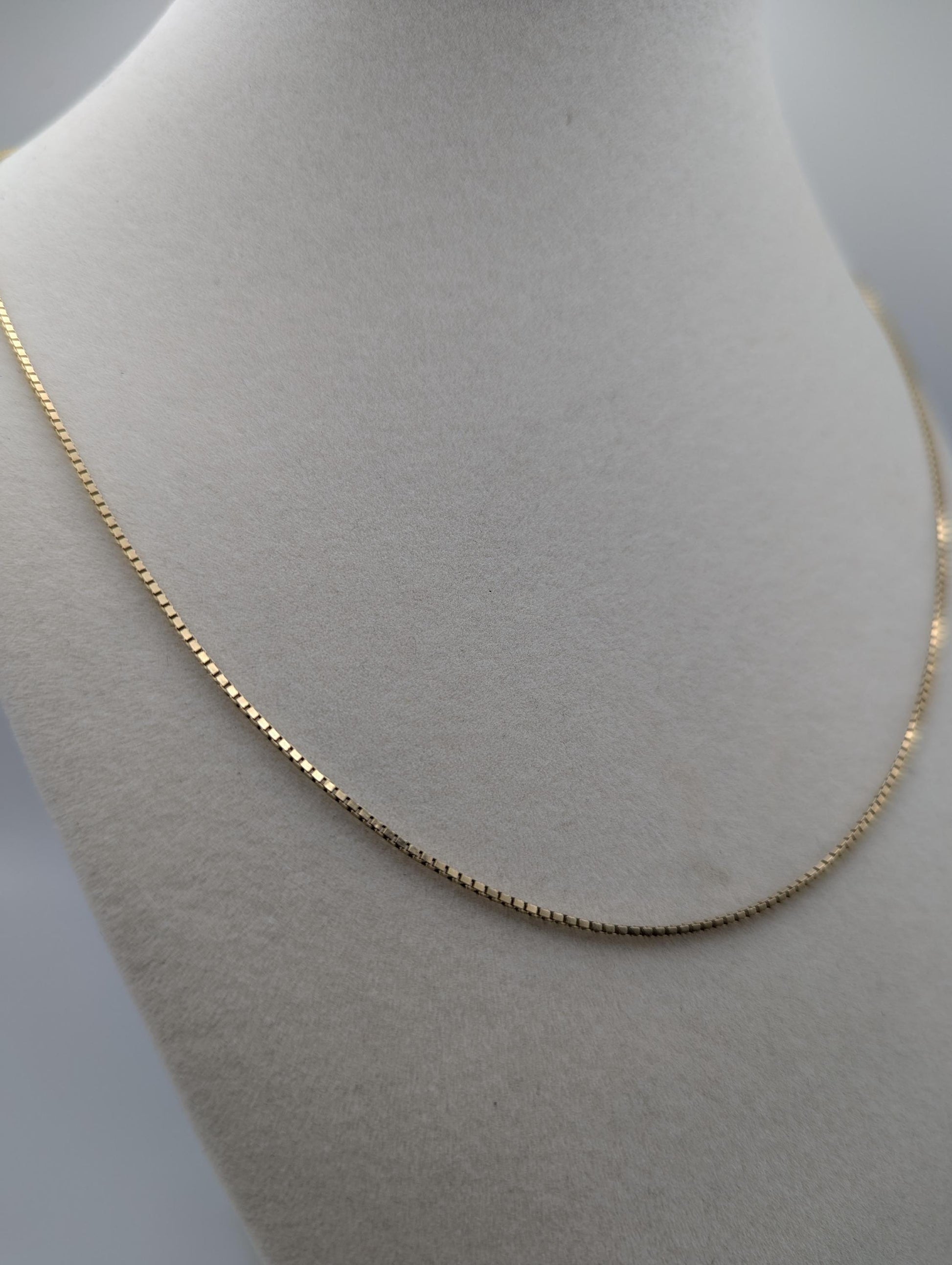 14k Yellow Gold Heavy 5.4 gr Box Chain Necklace 22-inch Box Chain Vintage Box Chain.