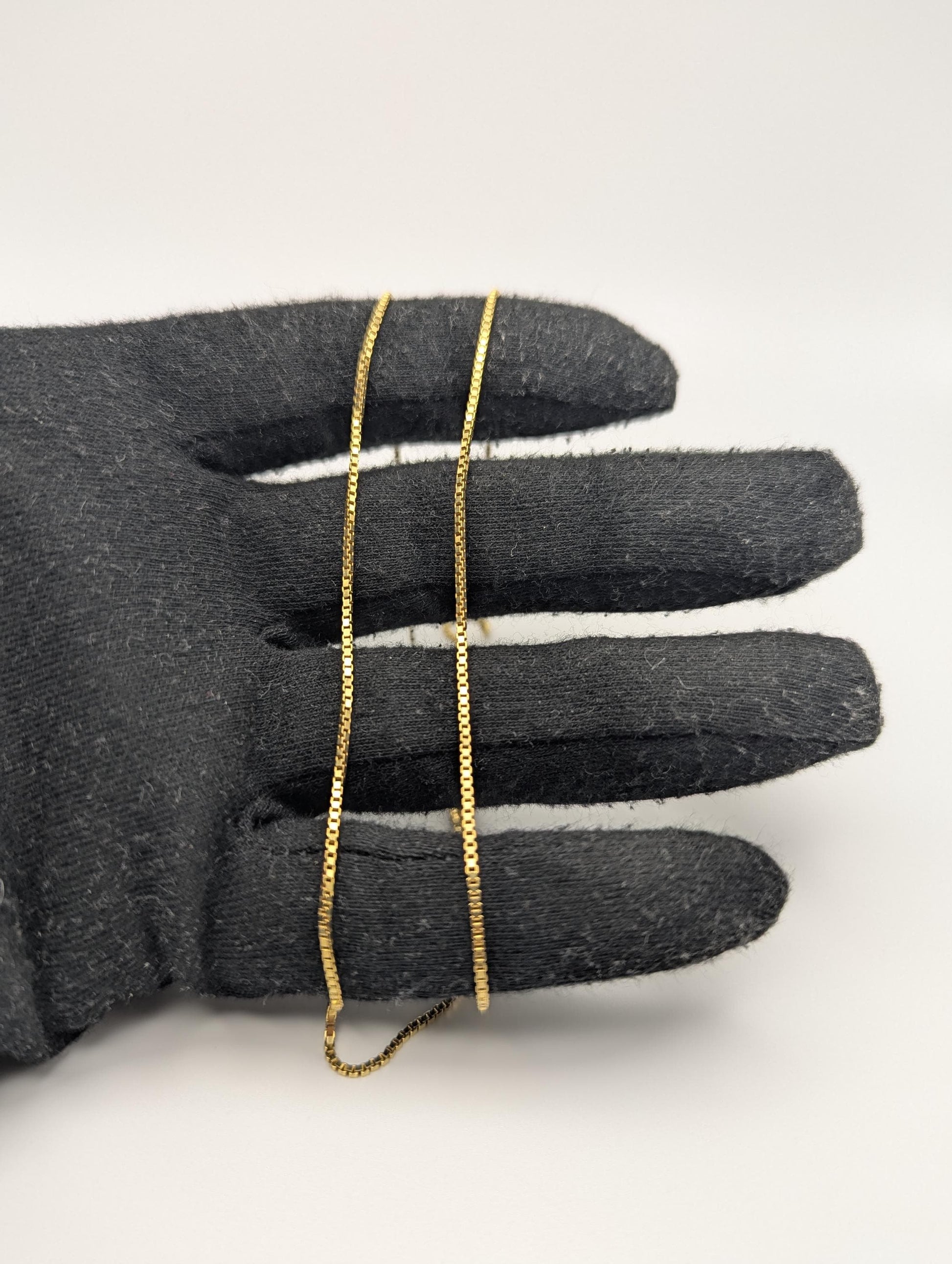 14k Yellow Gold Heavy 5.4 gr Box Chain Necklace 22-inch Box Chain Vintage Box Chain.