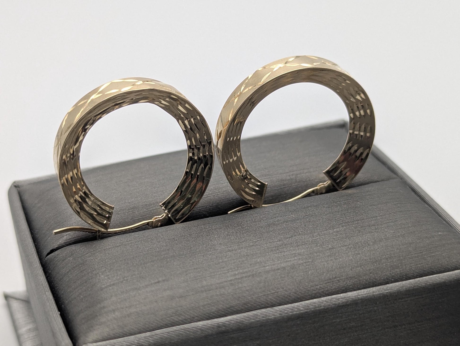 14k Vintage Yellow Gold Classic Etched Textured Hoop Earrings Gold Hoops Hinged