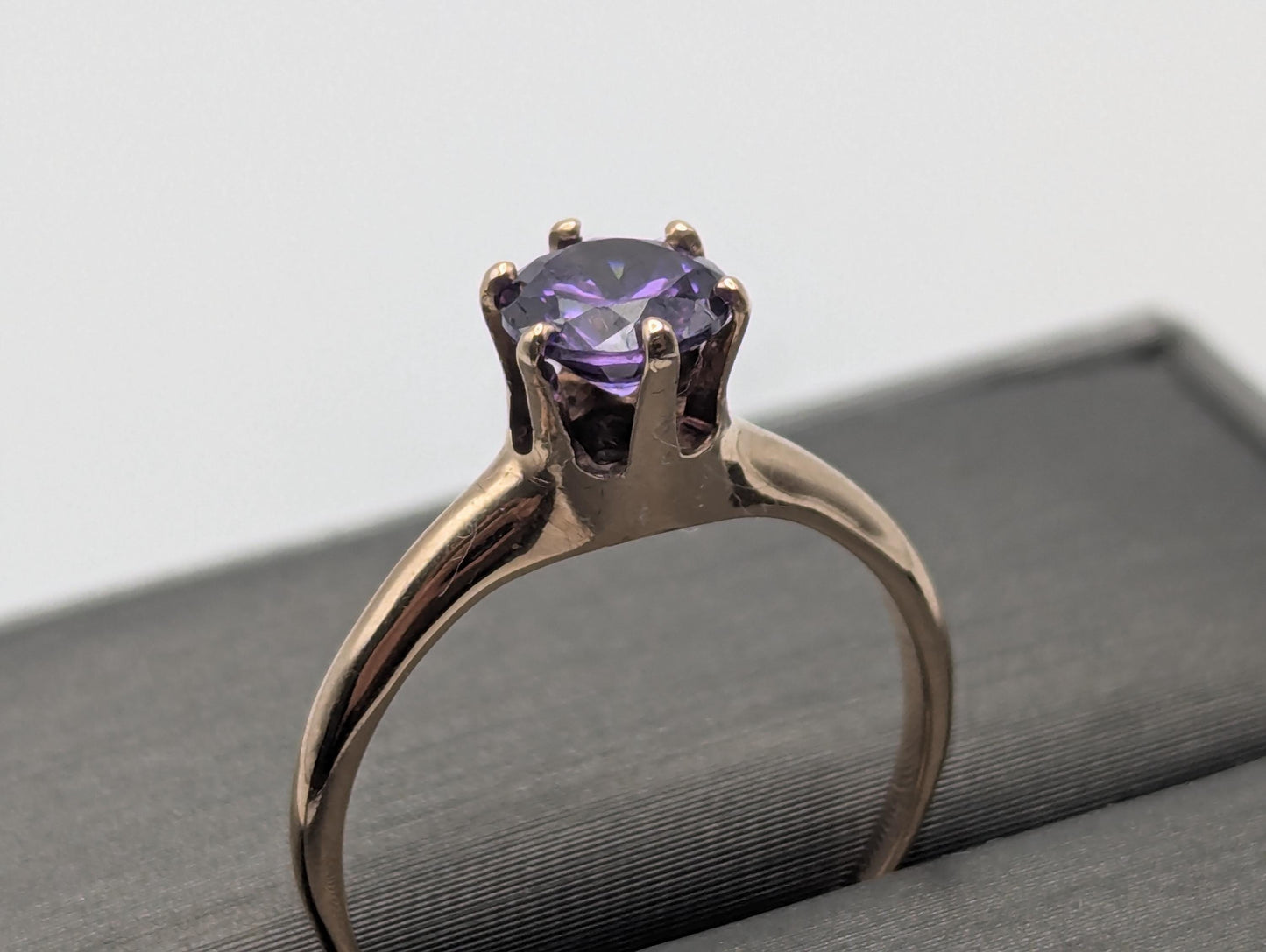 10k Gold Victorian Claw Solitaire Purple Amethyst Stone Ring Vintage Cocktail Ring
