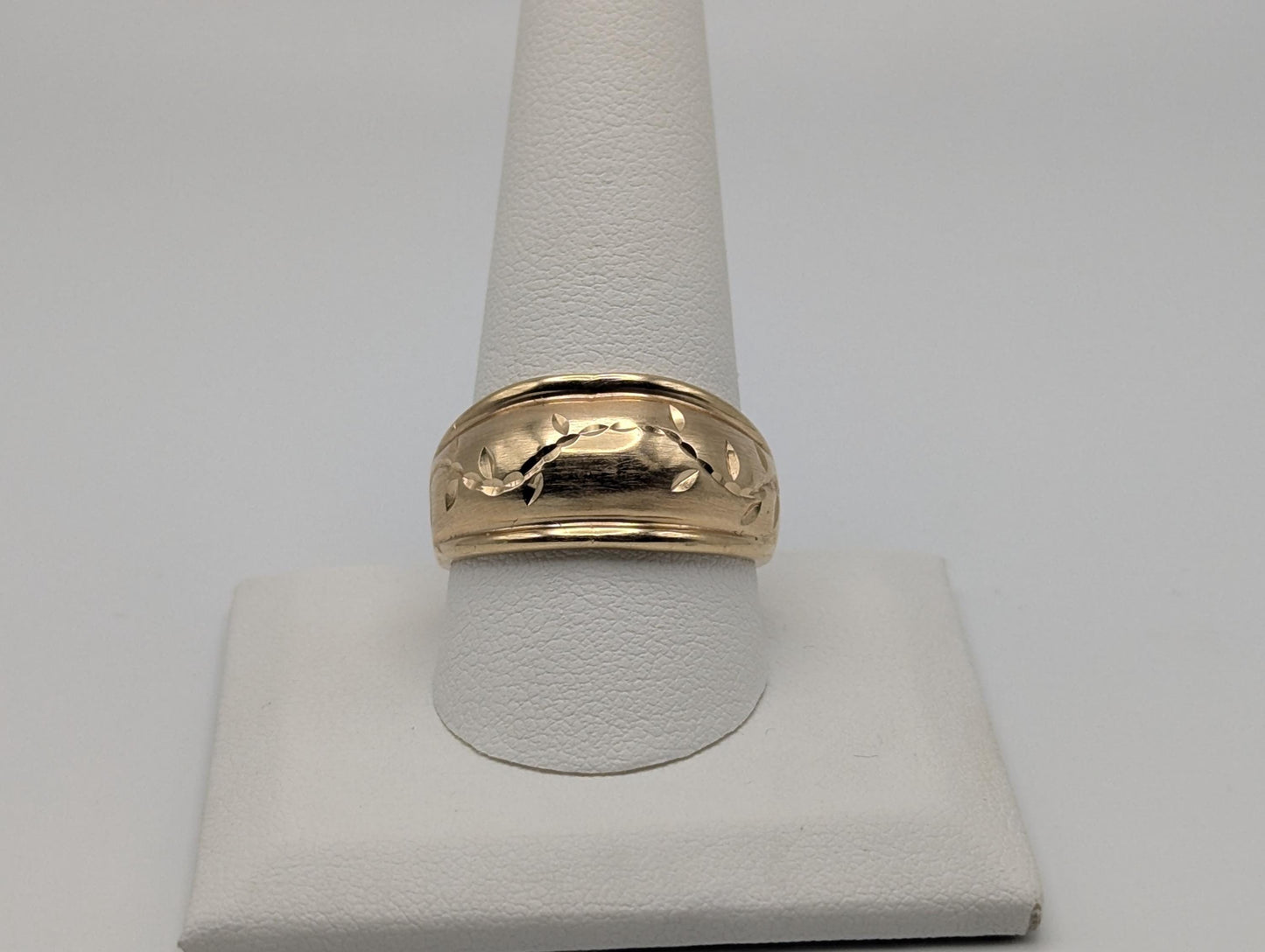 10k Gold Dome Style Vine Wedding Anniversary Wide Band Cocktail ring