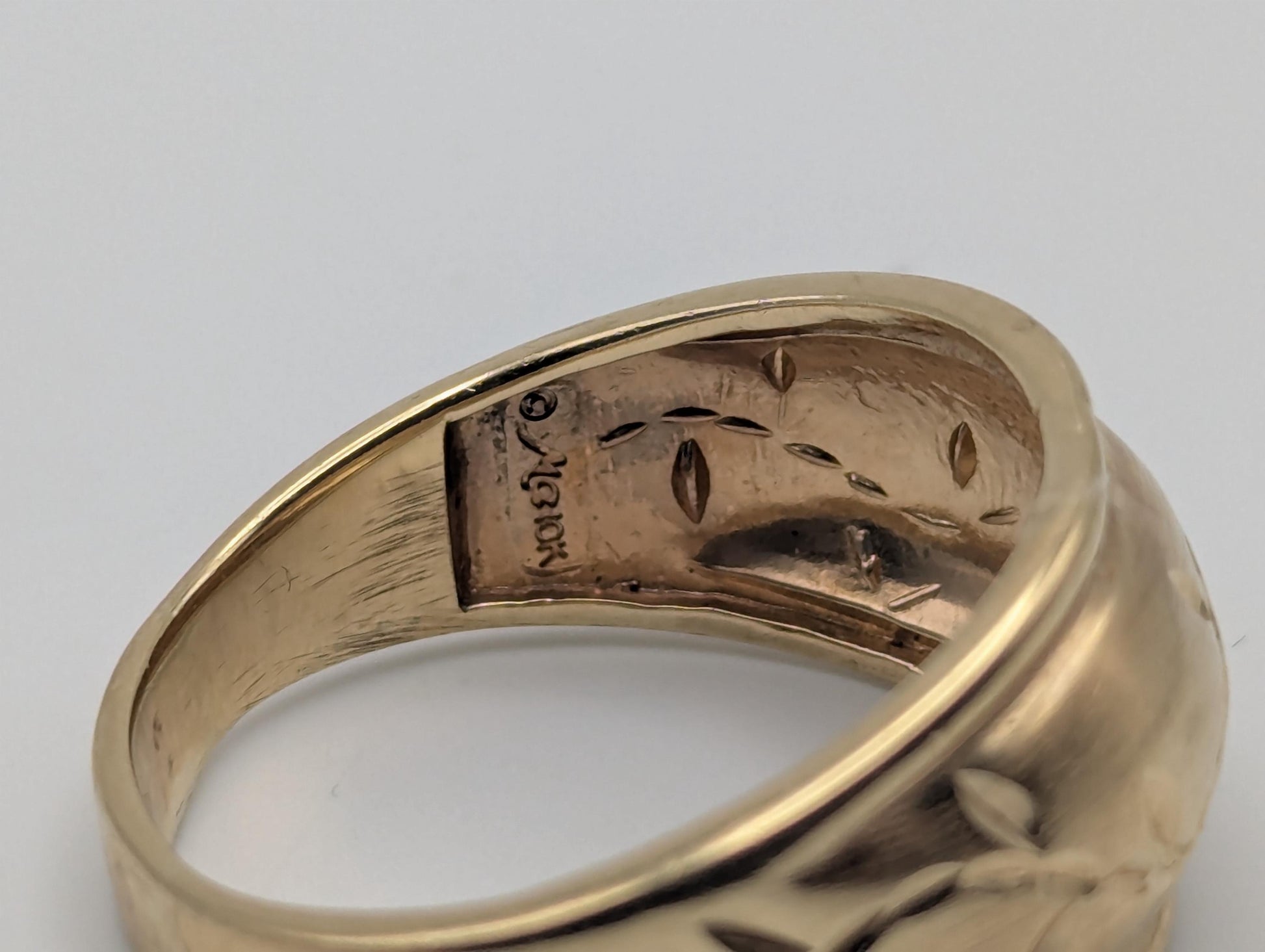 10k Gold Dome Style Vine Wedding Anniversary Wide Band Cocktail ring