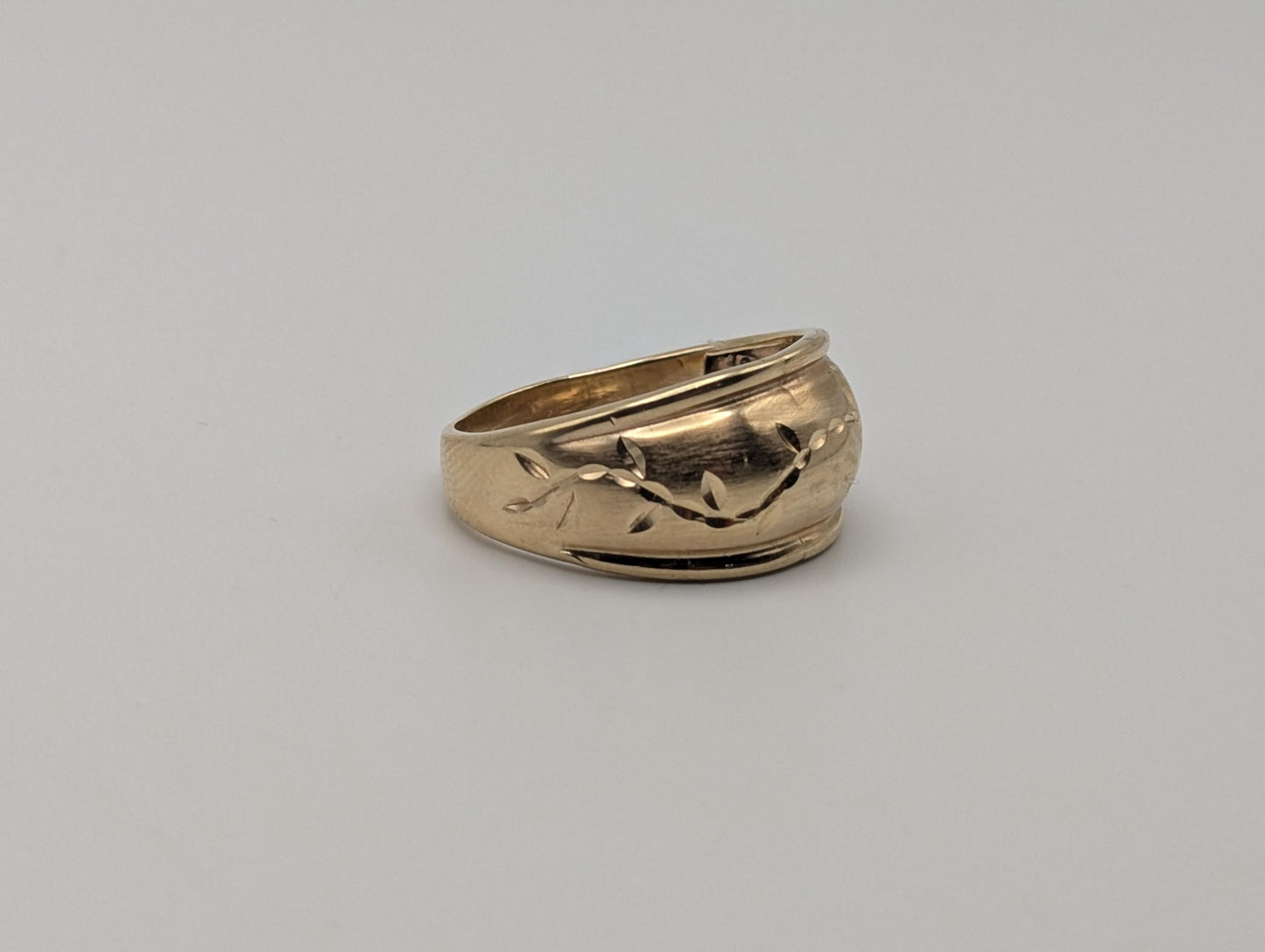 10k Gold Dome Style Vine Wedding Anniversary Wide Band Cocktail ring