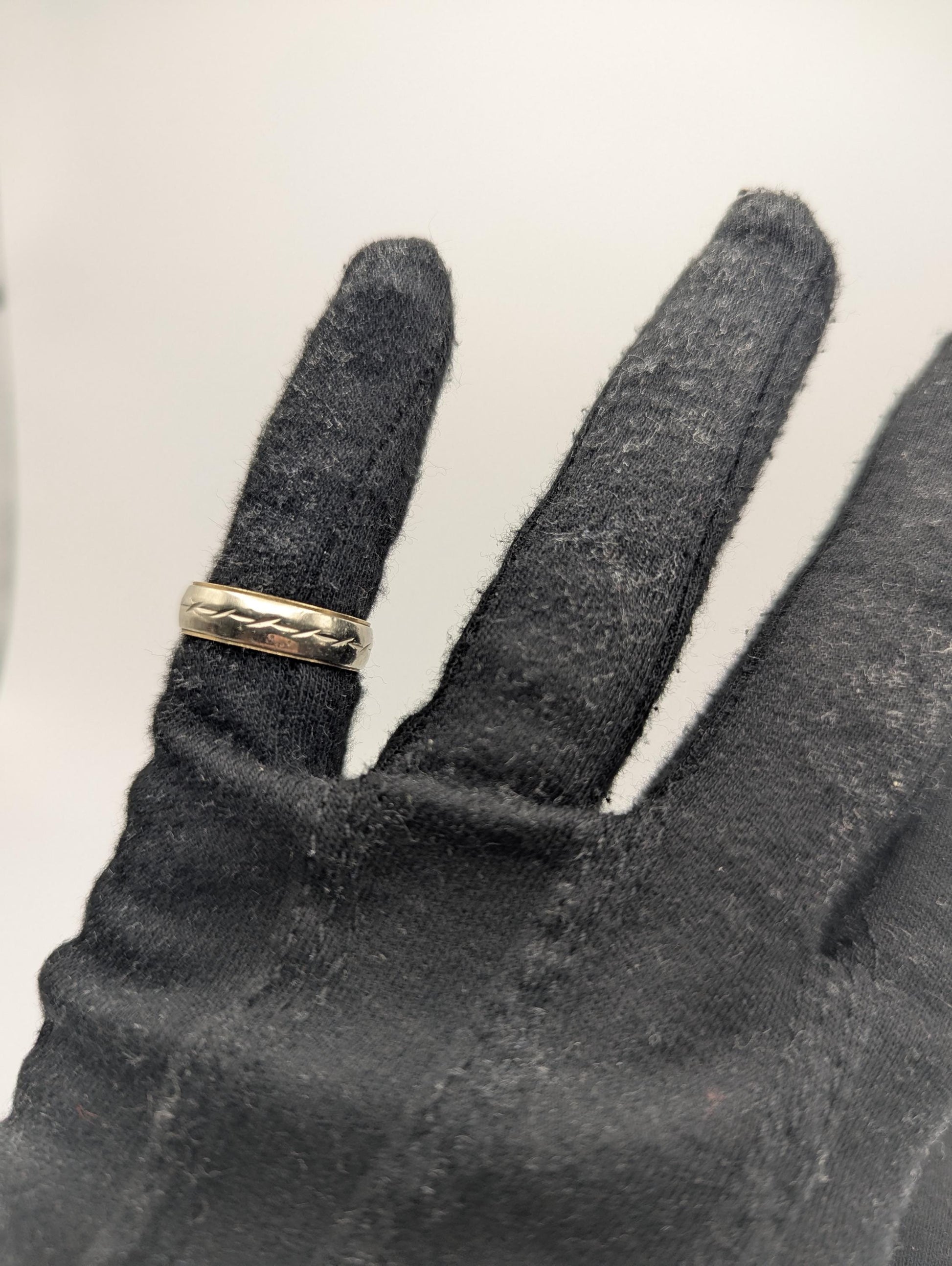 14k Heavy 5.1 gr Two-Tone Gold Barbwire Design Wedding Cigar Band Anniversary Ring