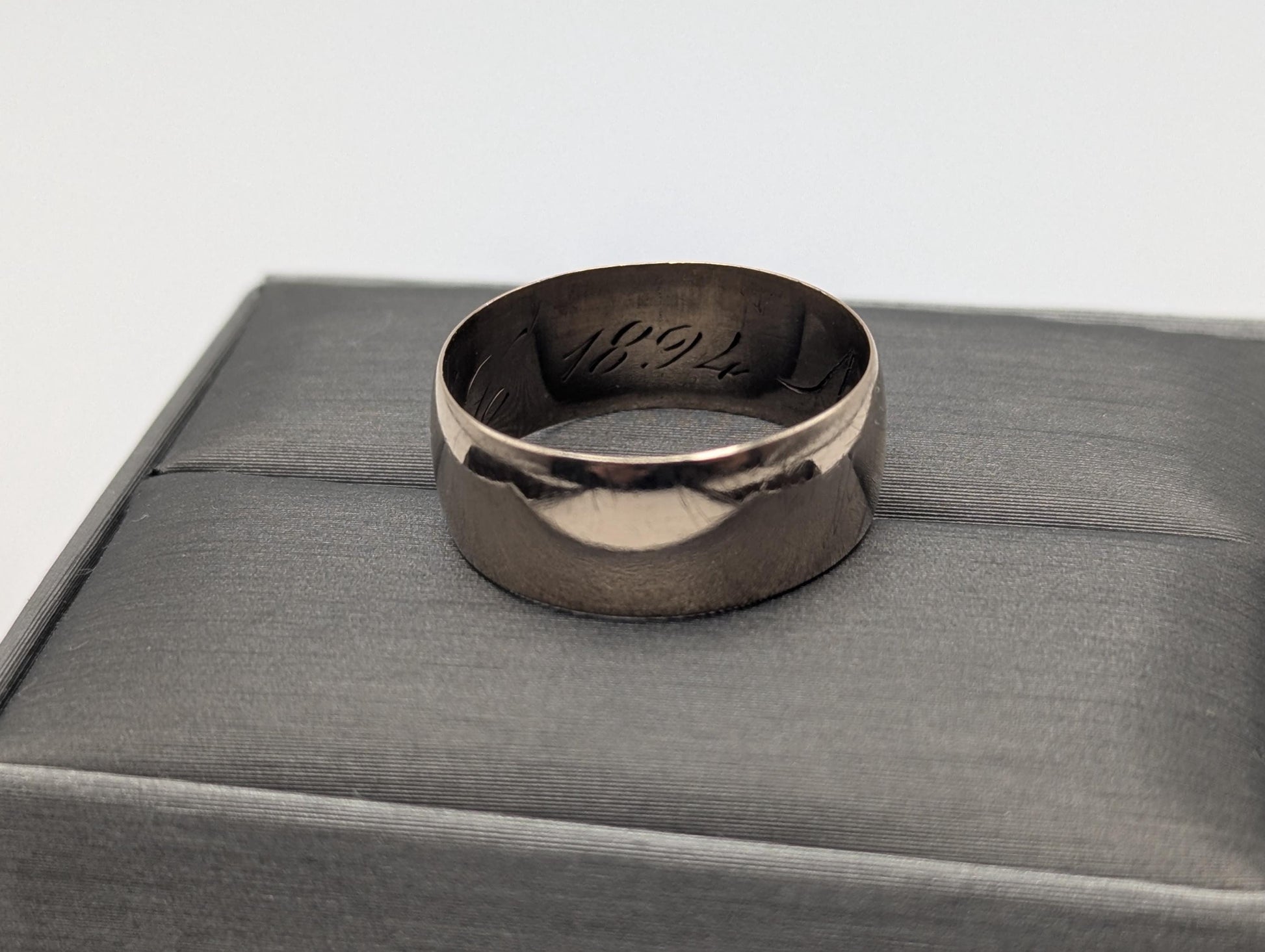 10k Antique 1894 Yellow Gold Plain Comfort Fit 8mm Wedding Cigar Wide Band