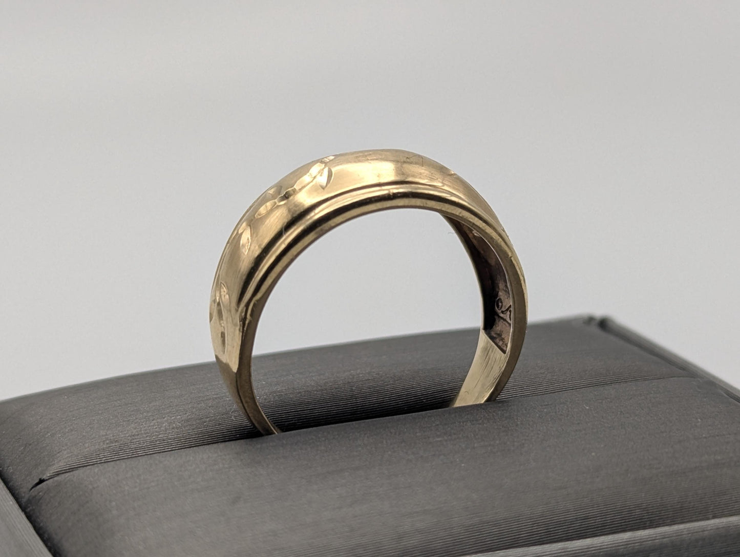 10k Gold Dome Style Vine Wedding Anniversary Wide Band Cocktail ring